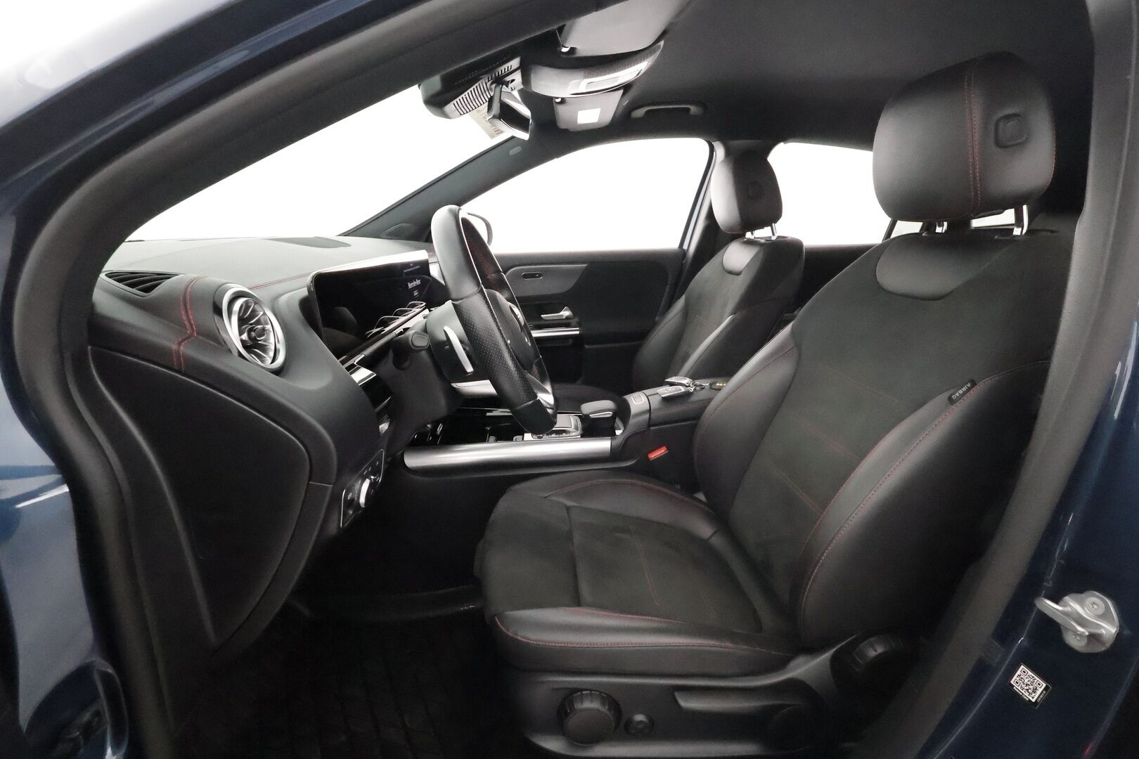 MERCEDES-BENZ EQA 2021 250 Business AMG - 3,99 % KORKOTARJOUS TÄHÄN AUTOON - Widescreen / Adapt. Vakkari / P. Kamera / LED-High Performance / Sporttipenkit / Kaistavahti / Navi / 2x Renkaat 