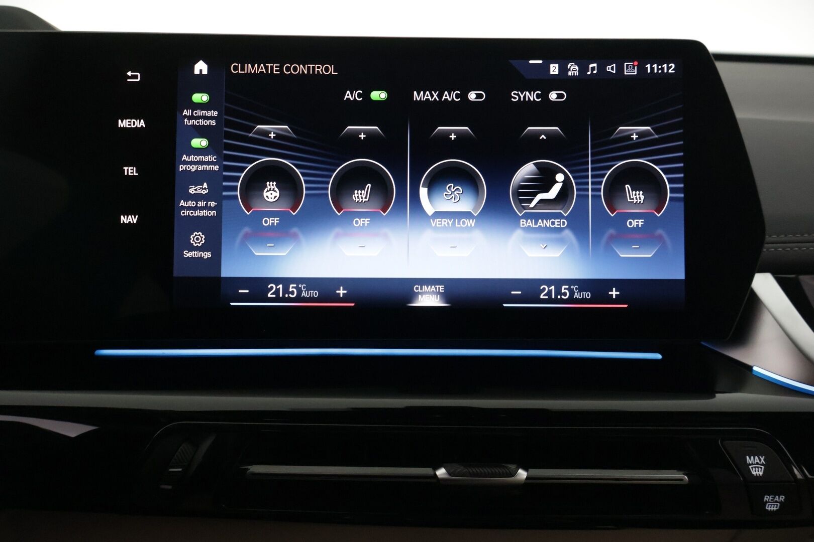 BMW iX1 2023 U11 30 xDrive Charged Edition - 3,99 % KORKOTARJOUS TÄHÄN AUTOON - Adapt. Vakkari / HUD / 360° / Sporttipenkki Muistilla / Ratinlämmitin / Koukku / Comfort Access / Kaistavahti / Adapt. Ledit / 2x renkaat