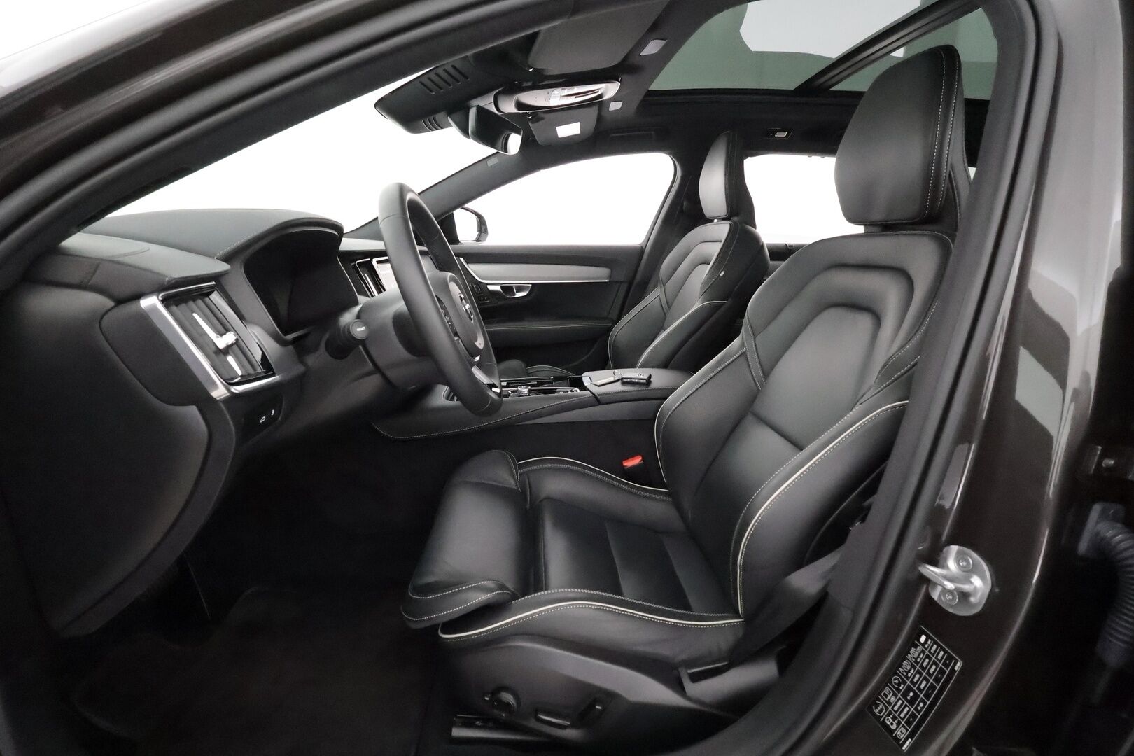 Volvo V90 2023 T6 AWD Plus Dark Long Range - Panorama / 360° Kamera / Adapt.Vakkari / Full-LED / Sporttinahat Muistilla / Koukku / Harman/Kardon! - KORKO VAIN 3,99 %
