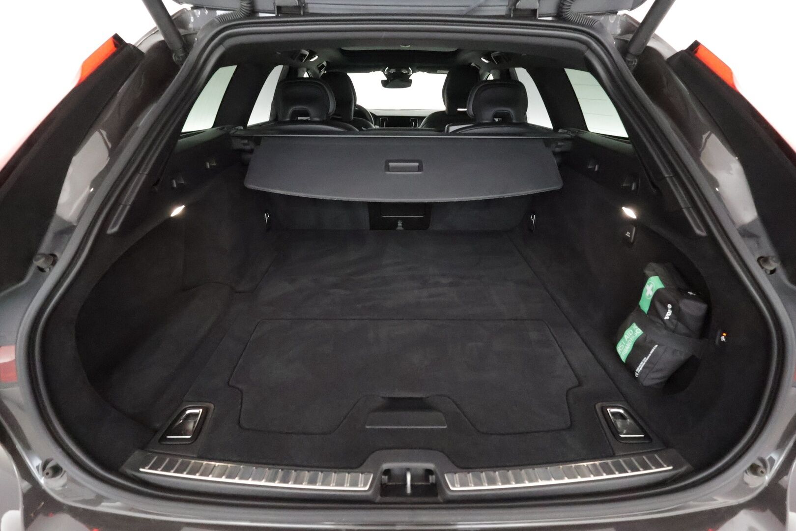 Volvo V90 2023 T6 AWD Plus Dark Long Range - Panorama / 360° Kamera / Adapt.Vakkari / Full-LED / Sporttinahat Muistilla / Koukku / Harman/Kardon! - KORKO VAIN 3,99 %