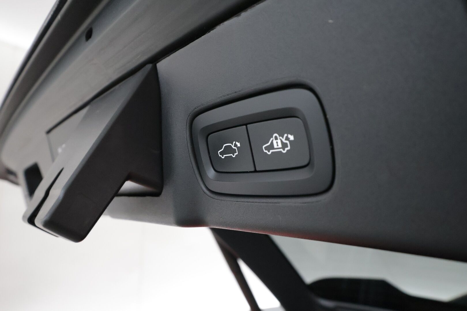 Volvo V90 2023 T6 AWD Plus Dark Long Range - Panorama / 360° Kamera / Adapt.Vakkari / Full-LED / Sporttinahat Muistilla / Koukku / Harman/Kardon! - KORKO VAIN 3,99 %