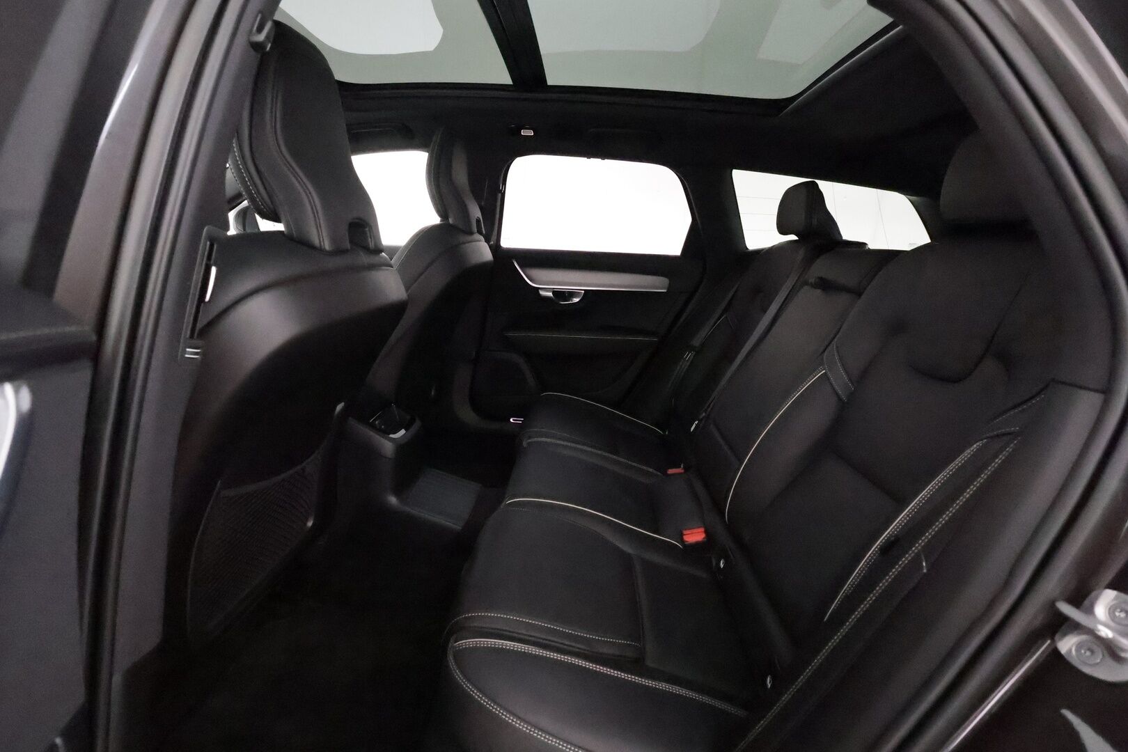 Volvo V90 2023 T6 AWD Plus Dark Long Range - Panorama / 360° Kamera / Adapt.Vakkari / Full-LED / Sporttinahat Muistilla / Koukku / Harman/Kardon! - KORKO VAIN 3,99 %