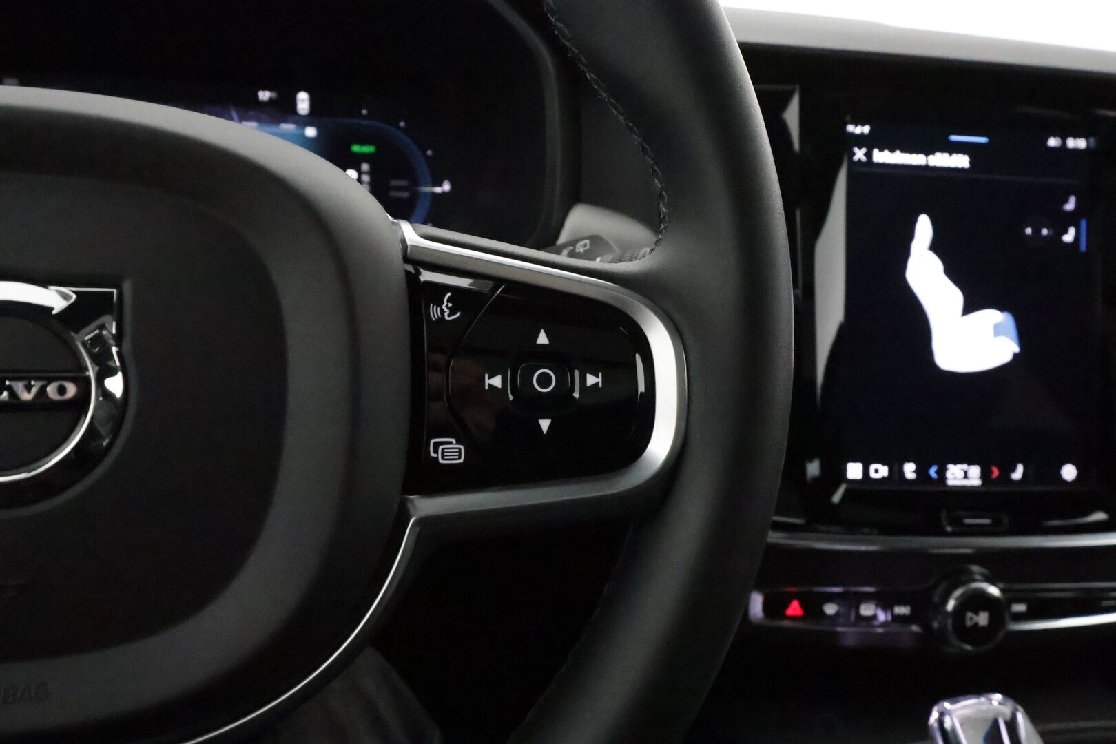 Volvo V90 2023 T6 AWD Plus Dark Long Range - Panorama / 360° Kamera / Adapt.Vakkari / Full-LED / Sporttinahat Muistilla / Koukku / Harman/Kardon! - KORKO VAIN 3,99 %
