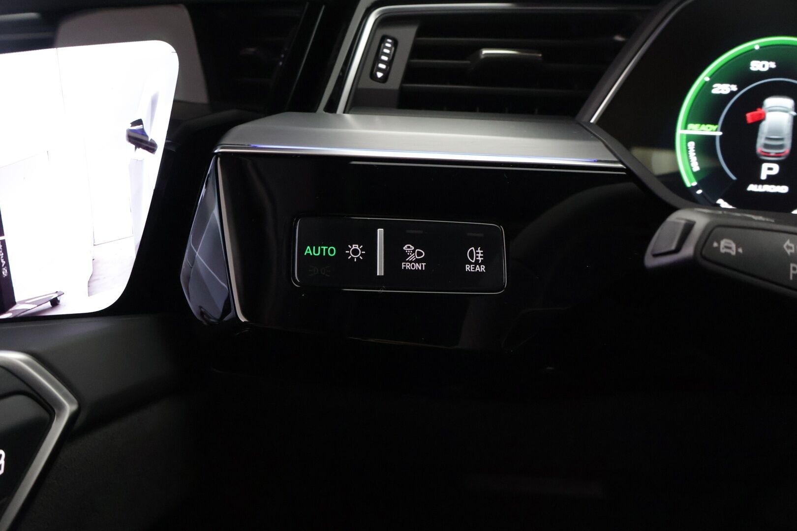AUDI Q8 E-TRON 2024 Sportback 55 e-tron quattro S line **Adapt.vakkari / Matrix LED / 360° Kamera / Sähköpenkit / Apple&Android** - 2,99 % KORKOTARJOUS TÄHÄN AUTOON - Näyttävä yksilö / Huippuvarusteet / Ilma-alusta / Black Optic -paketti / Keyless / Nahkasisusta