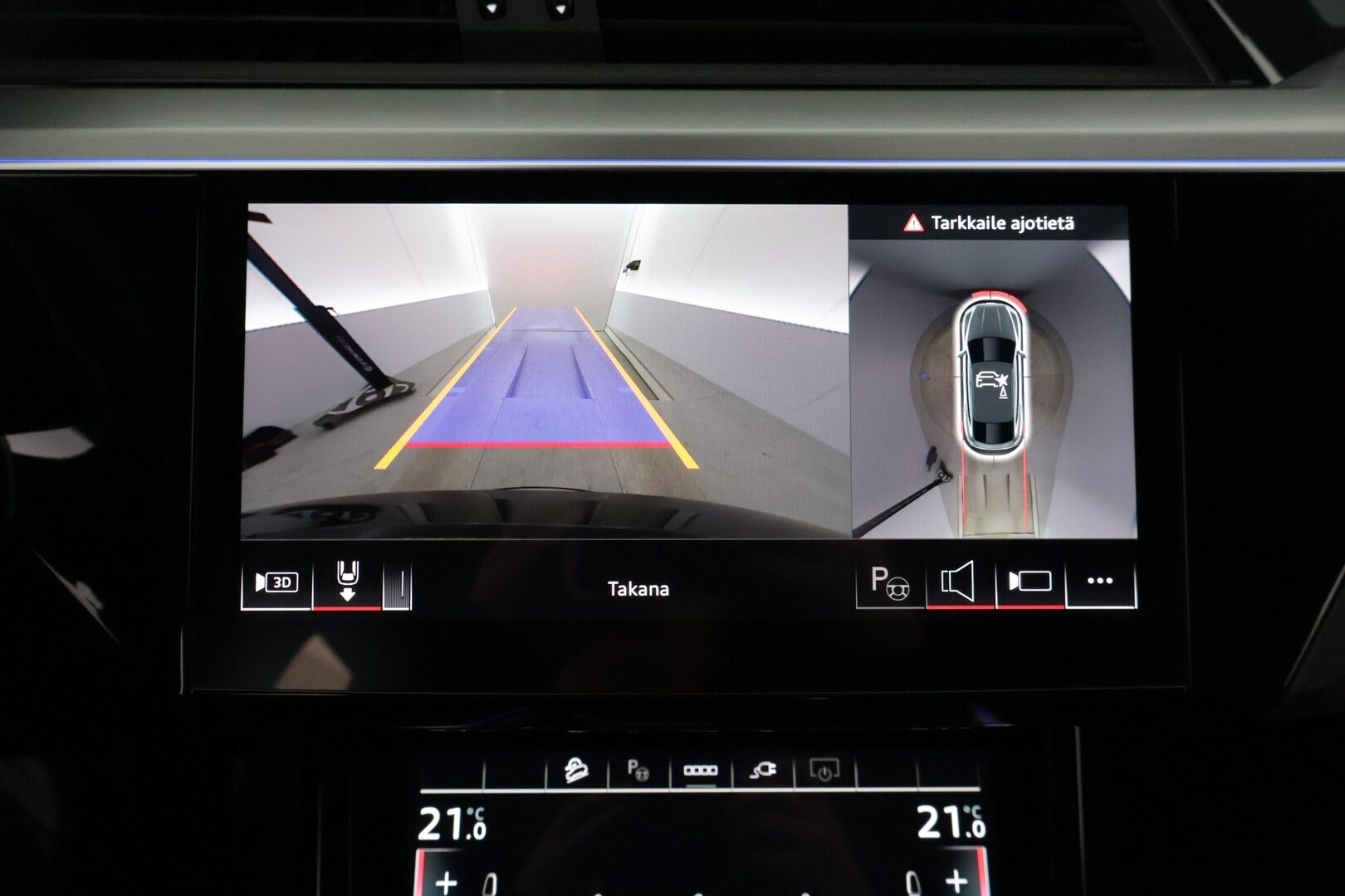 AUDI Q8 E-TRON 2024 Sportback 55 e-tron quattro S line **Adapt.vakkari / Matrix LED / 360° Kamera / Sähköpenkit / Apple&Android** - 2,99 % KORKOTARJOUS TÄHÄN AUTOON - Näyttävä yksilö / Huippuvarusteet / Ilma-alusta / Black Optic -paketti / Keyless / Nahkasisusta