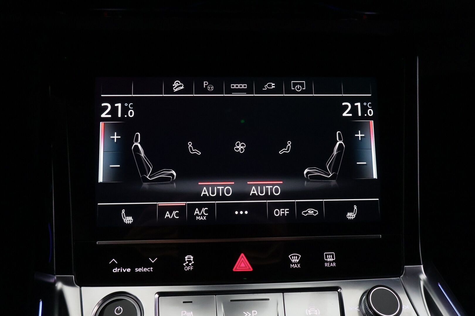 AUDI Q8 E-TRON 2024 Sportback 55 e-tron quattro S line **Adapt.vakkari / Matrix LED / 360° Kamera / Sähköpenkit / Apple&Android** - 2,99 % KORKOTARJOUS TÄHÄN AUTOON - Näyttävä yksilö / Huippuvarusteet / Ilma-alusta / Black Optic -paketti / Keyless / Nahkasisusta