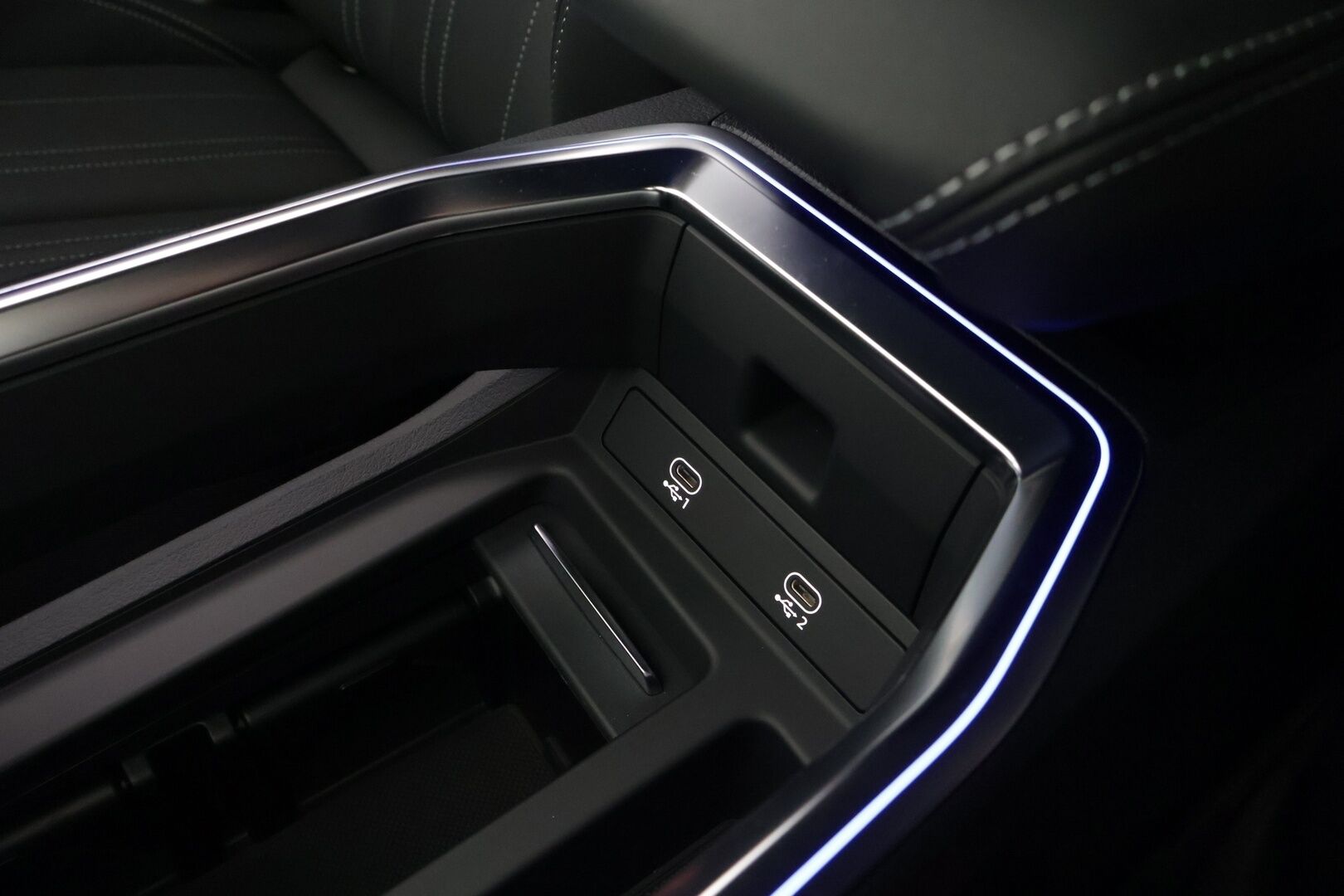 AUDI Q8 E-TRON 2024 Sportback 55 e-tron quattro S line **Adapt.vakkari / Matrix LED / 360° Kamera / Sähköpenkit / Apple&Android** - 2,99 % KORKOTARJOUS TÄHÄN AUTOON - Näyttävä yksilö / Huippuvarusteet / Ilma-alusta / Black Optic -paketti / Keyless / Nahkasisusta