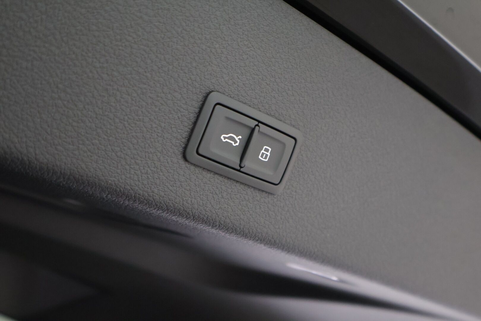 AUDI Q8 E-TRON 2024 Sportback 55 e-tron quattro S line **Adapt.vakkari / Matrix LED / 360° Kamera / Sähköpenkit / Apple&Android** - 2,99 % KORKOTARJOUS TÄHÄN AUTOON - Näyttävä yksilö / Huippuvarusteet / Ilma-alusta / Black Optic -paketti / Keyless / Nahkasisusta
