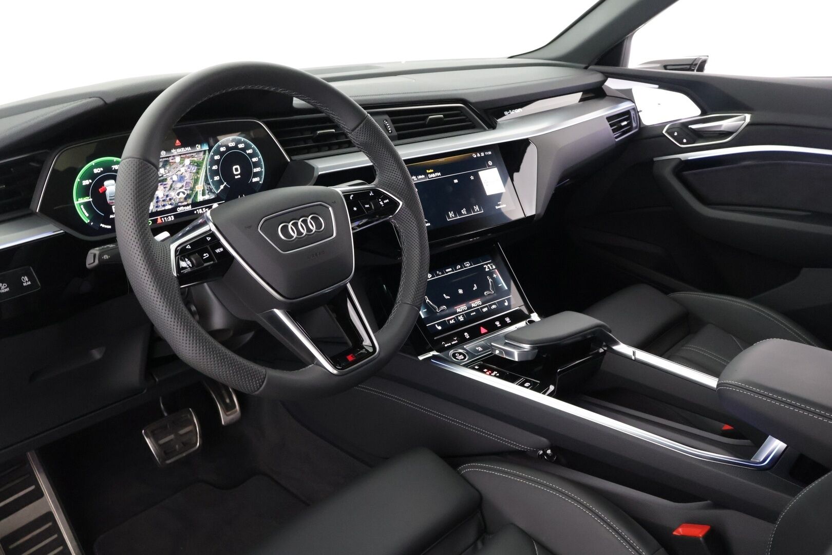 AUDI Q8 E-TRON 2024 Sportback 55 e-tron quattro S line **Adapt.vakkari / Matrix LED / 360° Kamera / Sähköpenkit / Apple&Android** - 2,99 % KORKOTARJOUS TÄHÄN AUTOON - Näyttävä yksilö / Huippuvarusteet / Ilma-alusta / Black Optic -paketti / Keyless / Nahkasisusta
