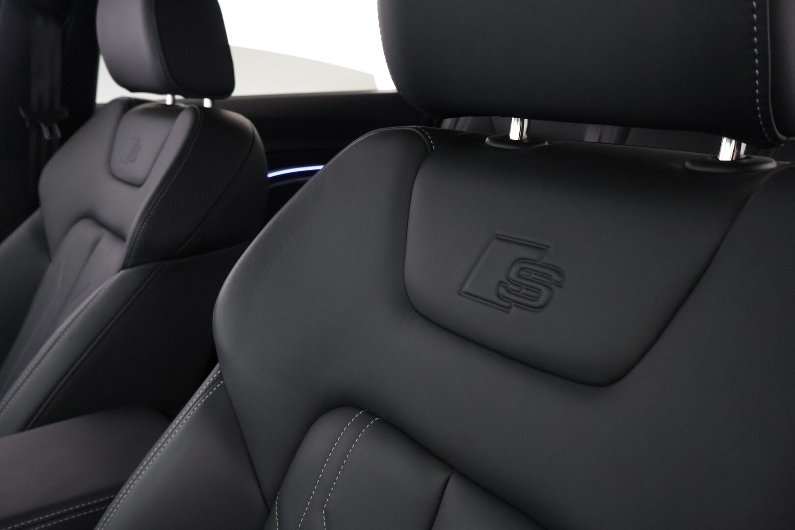 AUDI Q8 E-TRON 2024 Sportback 55 e-tron quattro S line **Adapt.vakkari / Matrix LED / 360° Kamera / Sähköpenkit / Apple&Android** - 2,99 % KORKOTARJOUS TÄHÄN AUTOON - Näyttävä yksilö / Huippuvarusteet / Ilma-alusta / Black Optic -paketti / Keyless / Nahkasisusta