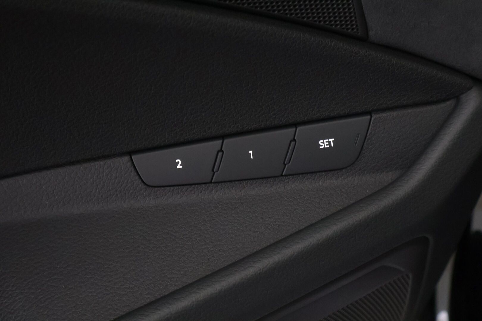 AUDI Q8 E-TRON 2024 Sportback 55 e-tron quattro S line **Adapt.vakkari / Matrix LED / 360° Kamera / Sähköpenkit / Apple&Android** - 2,99 % KORKOTARJOUS TÄHÄN AUTOON - Näyttävä yksilö / Huippuvarusteet / Ilma-alusta / Black Optic -paketti / Keyless / Nahkasisusta