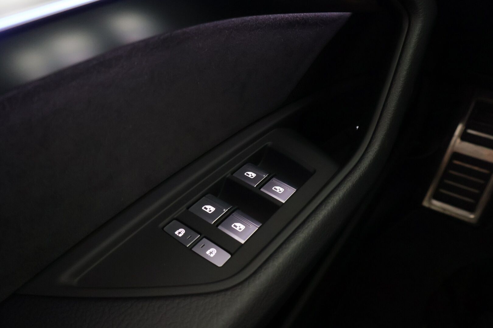 AUDI Q8 E-TRON 2024 Sportback 55 e-tron quattro S line **Adapt.vakkari / Matrix LED / 360° Kamera / Sähköpenkit / Apple&Android** - 2,99 % KORKOTARJOUS TÄHÄN AUTOON - Näyttävä yksilö / Huippuvarusteet / Ilma-alusta / Black Optic -paketti / Keyless / Nahkasisusta