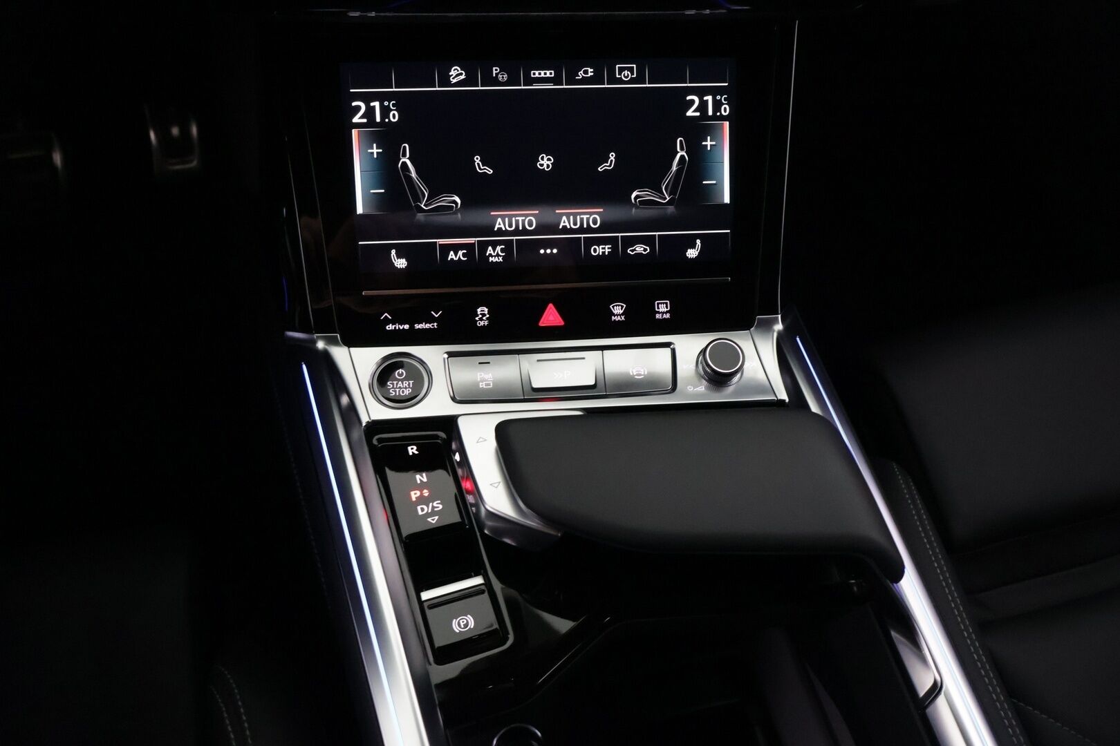 AUDI Q8 E-TRON 2024 Sportback 55 e-tron quattro S line **Adapt.vakkari / Matrix LED / 360° Kamera / Sähköpenkit / Apple&Android** - 2,99 % KORKOTARJOUS TÄHÄN AUTOON - Näyttävä yksilö / Huippuvarusteet / Ilma-alusta / Black Optic -paketti / Keyless / Nahkasisusta
