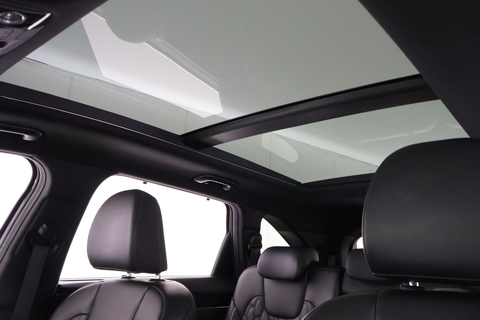 Kia Sorento 2021 SORENTO Monikäyttöajoneuvo *BOSE / Koukku /  Nahkapenkit / 7P / Panoraama * - 3,99 % KORKOTARJOUS TÄHÄN AUTOON - *Huippuvarusteltu / 7-paikkainen / Näyttävä perhauto*