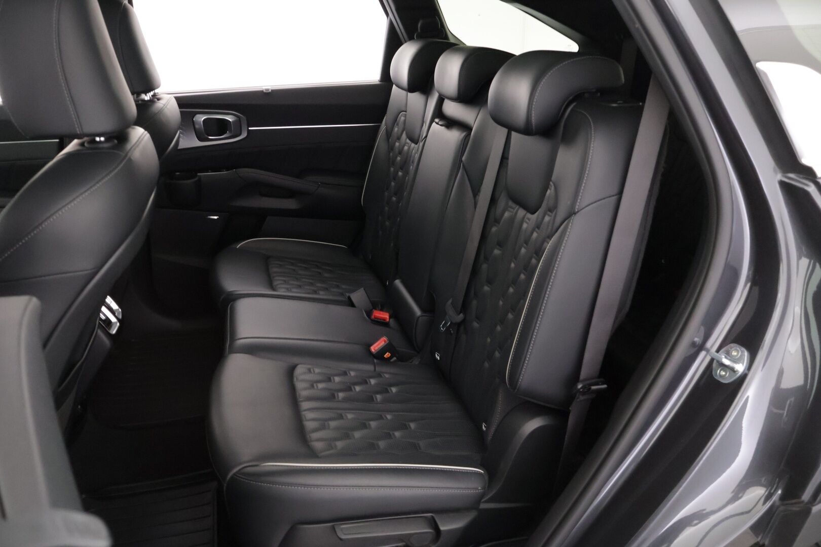 Kia Sorento 2021 SORENTO Monikäyttöajoneuvo *BOSE / Koukku /  Nahkapenkit / 7P / Panoraama * - 3,99 % KORKOTARJOUS TÄHÄN AUTOON - *Huippuvarusteltu / 7-paikkainen / Näyttävä perhauto*