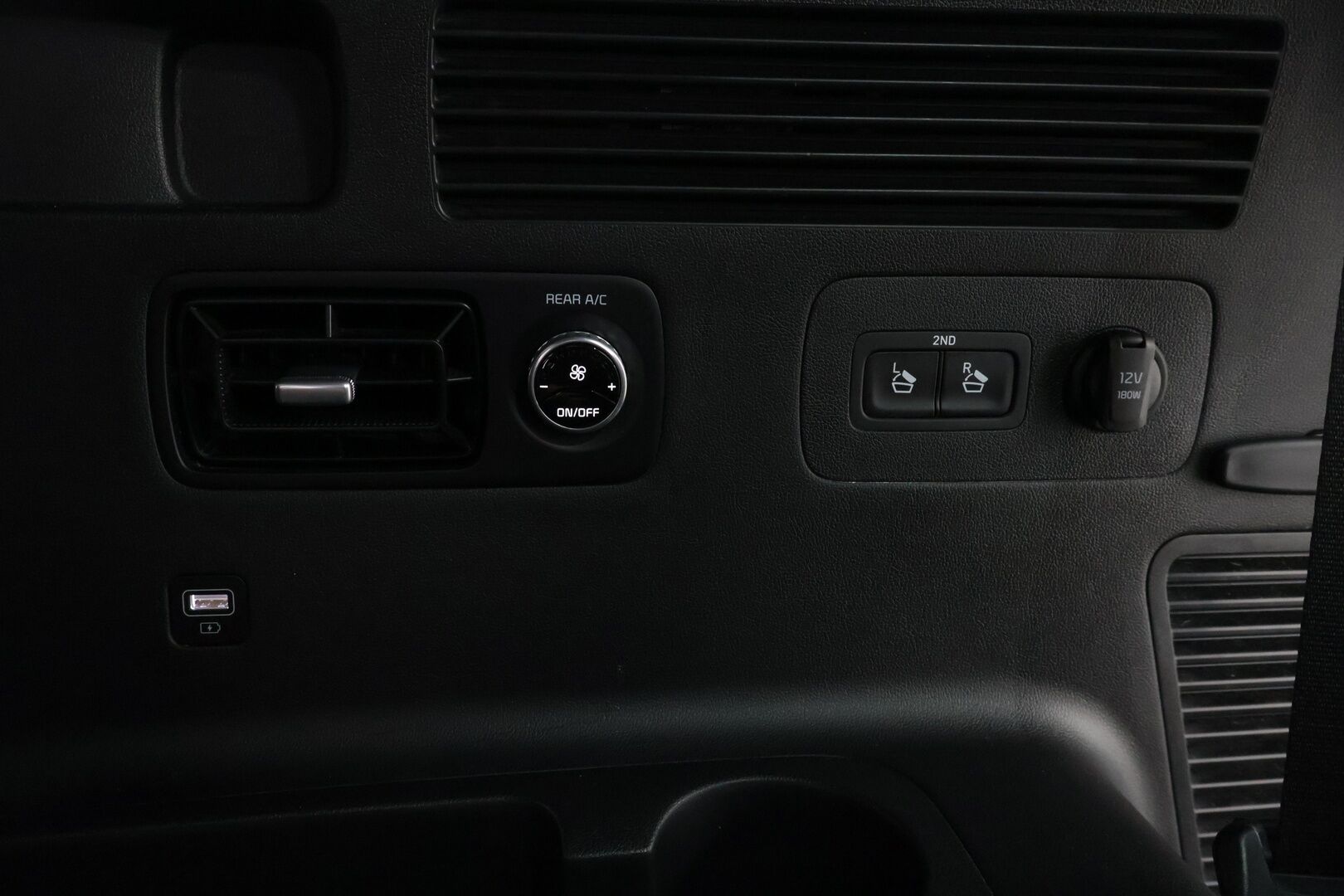 Kia Sorento 2021 SORENTO Monikäyttöajoneuvo *BOSE / Koukku /  Nahkapenkit / 7P / Panoraama * - 3,99 % KORKOTARJOUS TÄHÄN AUTOON - *Huippuvarusteltu / 7-paikkainen / Näyttävä perhauto*
