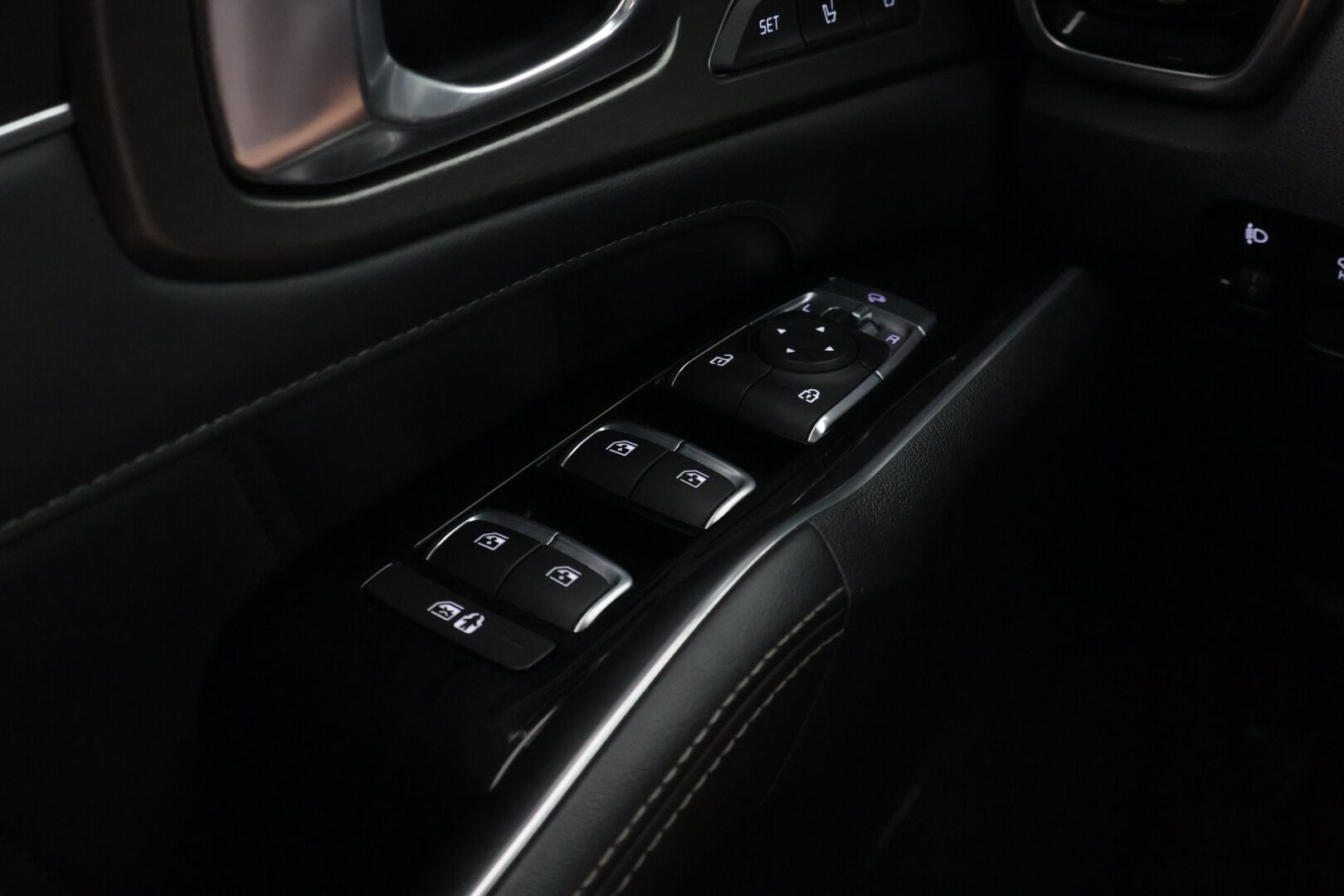 Kia Sorento 2021 SORENTO Monikäyttöajoneuvo *BOSE / Koukku /  Nahkapenkit / 7P / Panoraama * - 3,99 % KORKOTARJOUS TÄHÄN AUTOON - *Huippuvarusteltu / 7-paikkainen / Näyttävä perhauto*