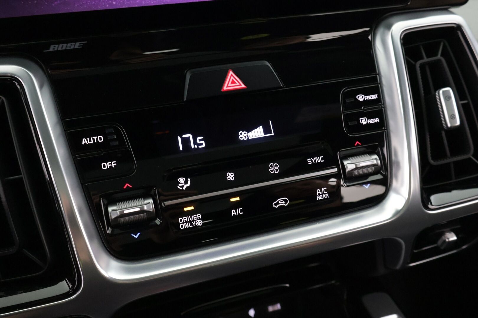 Kia Sorento 2021 SORENTO Monikäyttöajoneuvo *BOSE / Koukku /  Nahkapenkit / 7P / Panoraama * - 3,99 % KORKOTARJOUS TÄHÄN AUTOON - *Huippuvarusteltu / 7-paikkainen / Näyttävä perhauto*