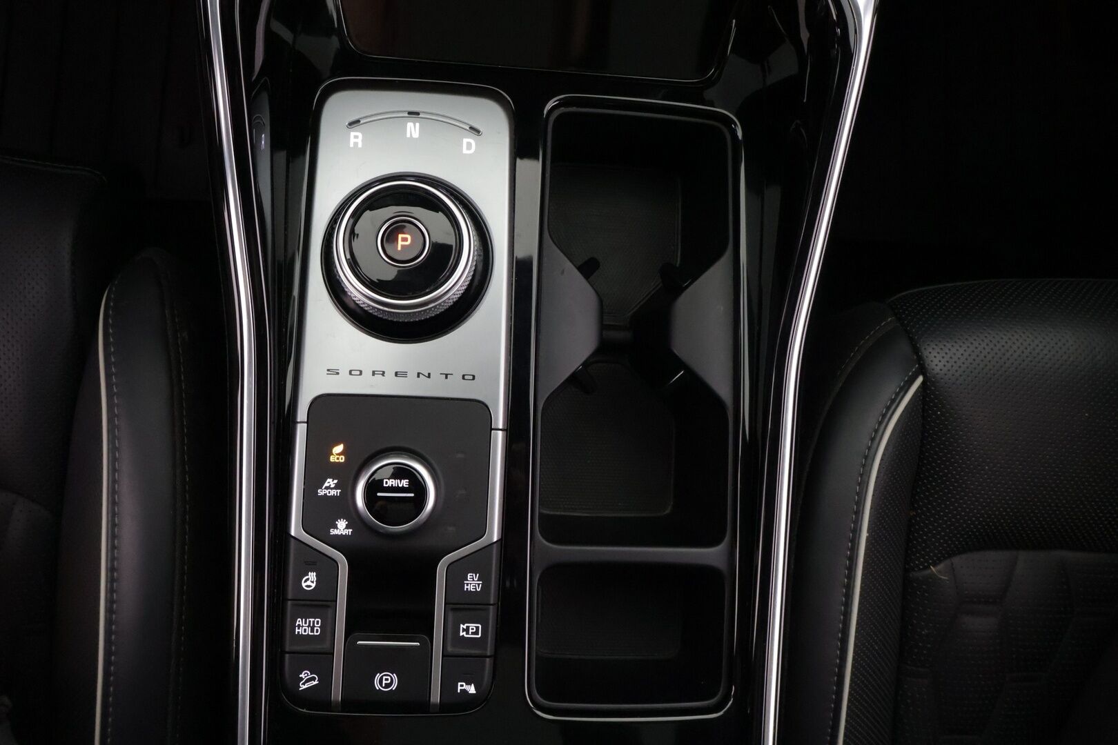 Kia Sorento 2021 SORENTO Monikäyttöajoneuvo *BOSE / Koukku /  Nahkapenkit / 7P / Panoraama * - 3,99 % KORKOTARJOUS TÄHÄN AUTOON - *Huippuvarusteltu / 7-paikkainen / Näyttävä perhauto*