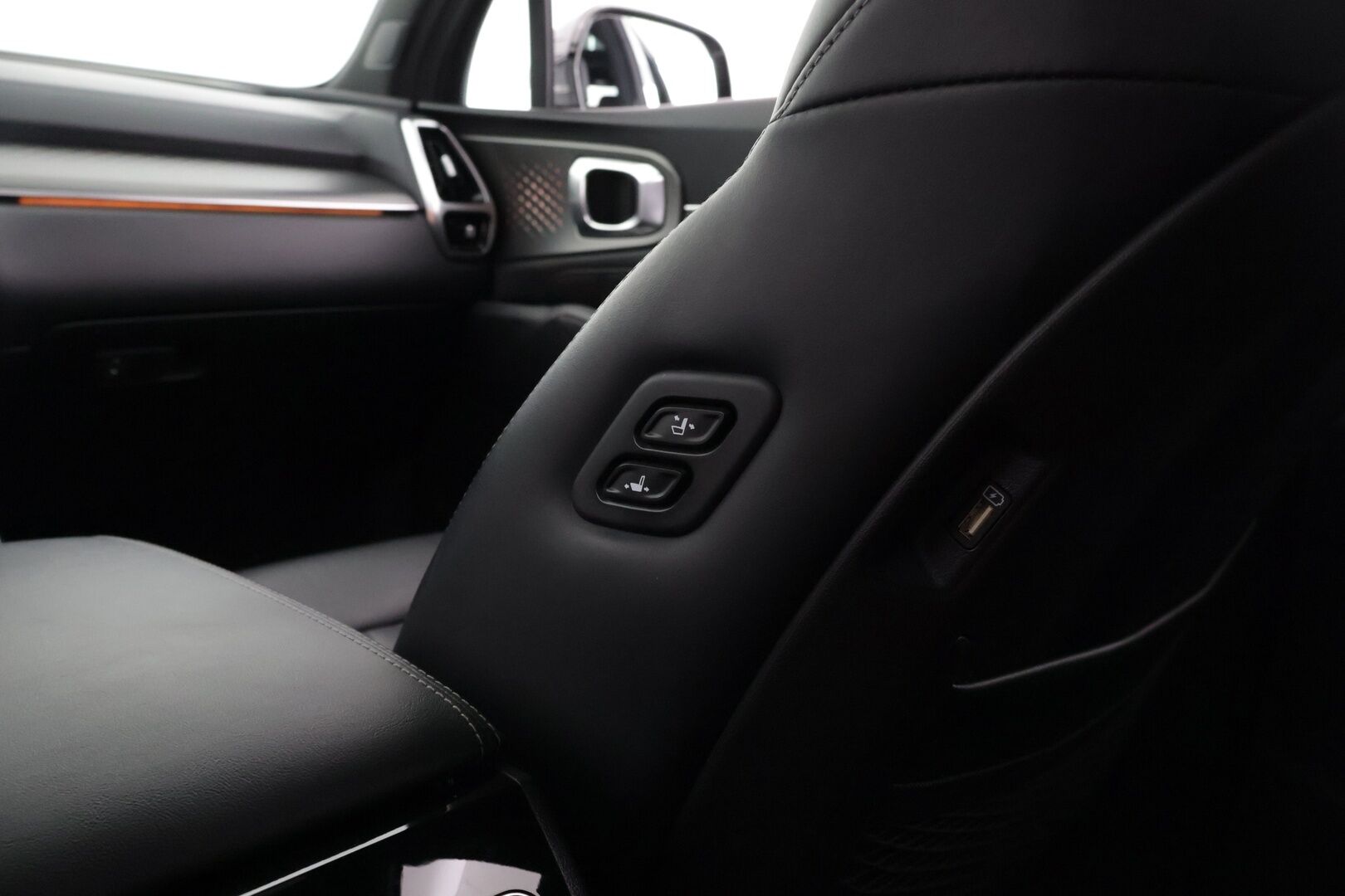 Kia Sorento 2021 SORENTO Monikäyttöajoneuvo *BOSE / Koukku /  Nahkapenkit / 7P / Panoraama * - 3,99 % KORKOTARJOUS TÄHÄN AUTOON - *Huippuvarusteltu / 7-paikkainen / Näyttävä perhauto*