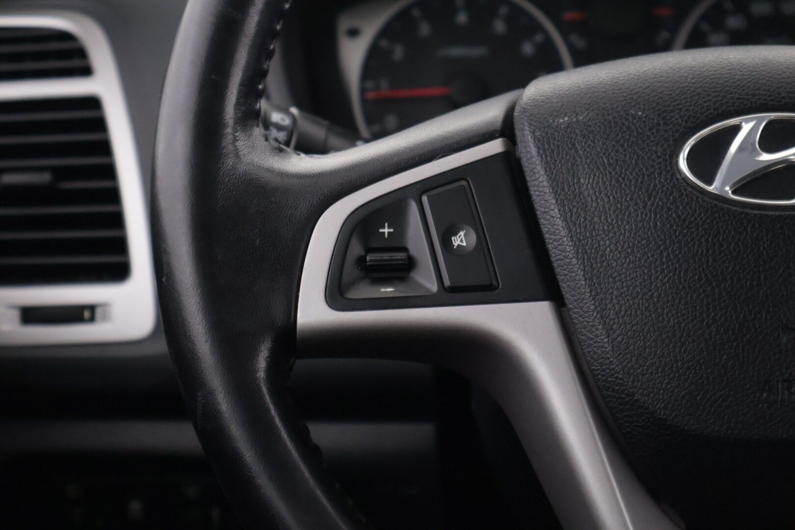 Hyundai i20 2011 1,4 5d 4AT Comfort * MYYDÄÄN HUUTOKAUPAT:COM! * - * MYYDÄÄN HUUTOKAUPAT.COM! *