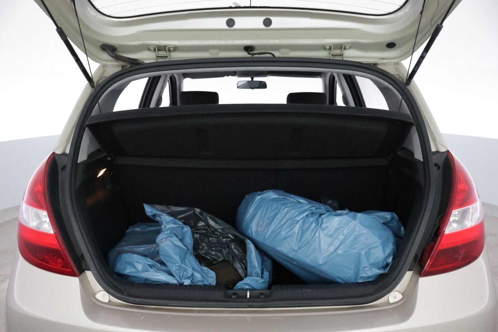 Hyundai i20 2011 1,4 5d 4AT Comfort * MYYDÄÄN HUUTOKAUPAT:COM! * - * MYYDÄÄN HUUTOKAUPAT.COM! *