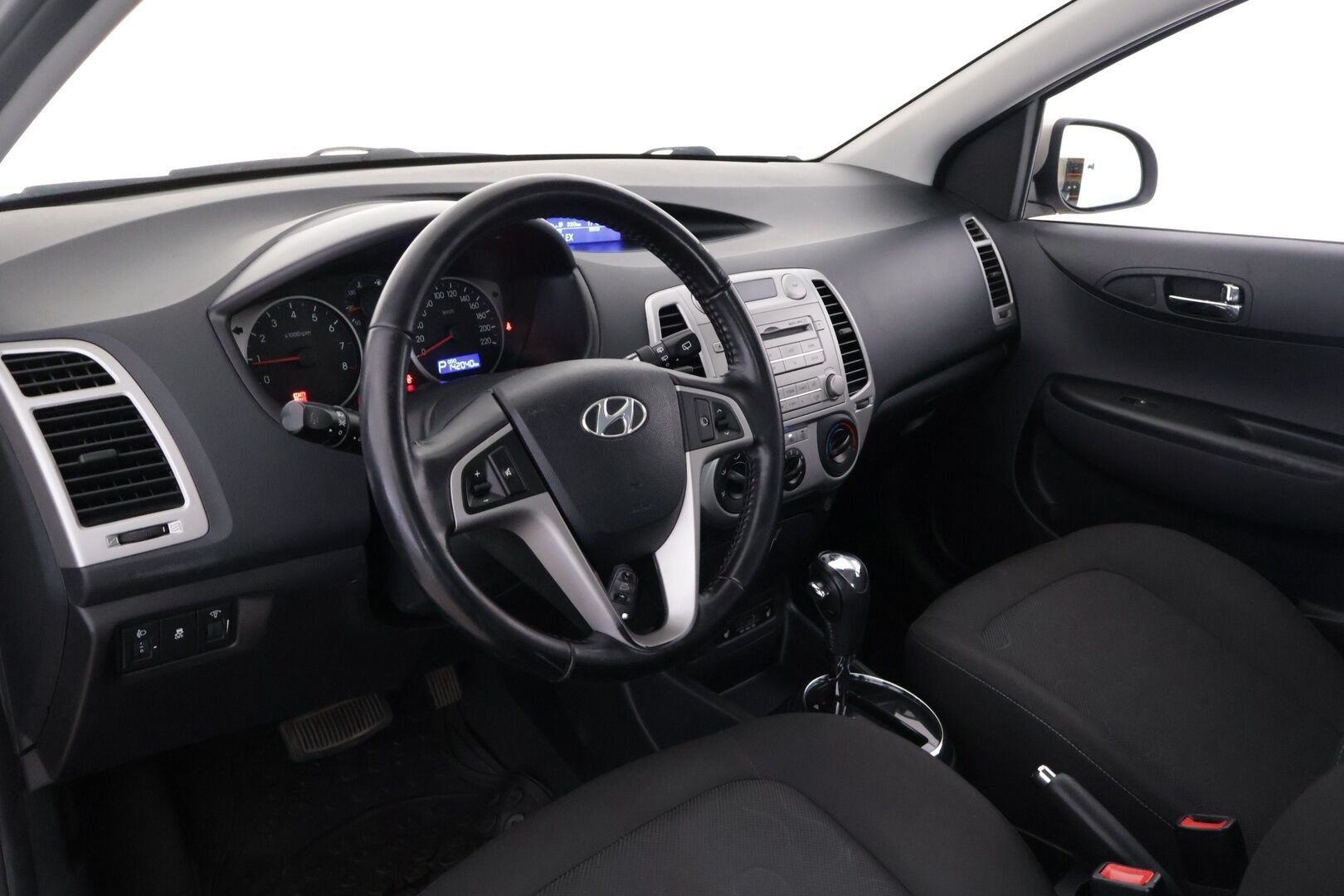 Hyundai i20 2011 1,4 5d 4AT Comfort * MYYDÄÄN HUUTOKAUPAT:COM! * - * MYYDÄÄN HUUTOKAUPAT.COM! *