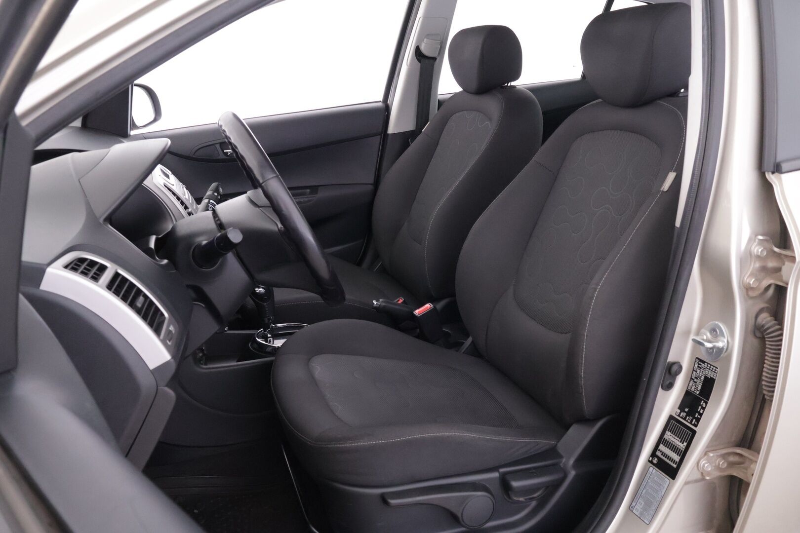 Hyundai i20 2011 1,4 5d 4AT Comfort * MYYDÄÄN HUUTOKAUPAT:COM! * - * MYYDÄÄN HUUTOKAUPAT.COM! *