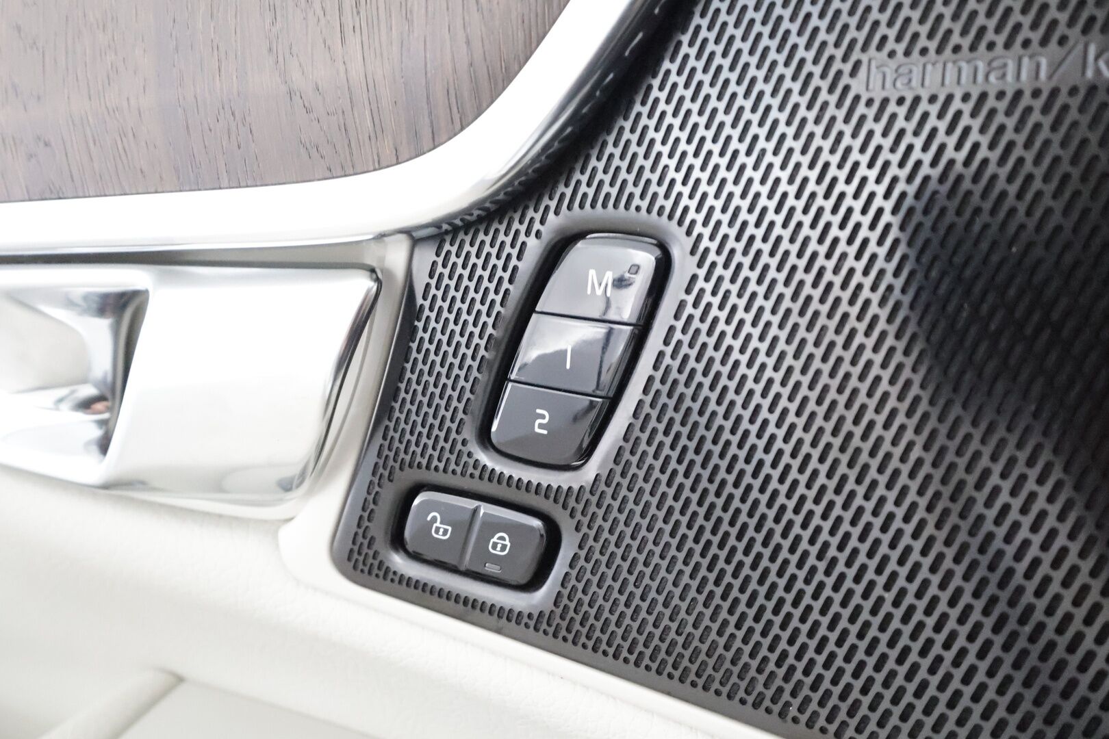 Volvo V90 2021 T8 TwE AWD Inscription aut * Pilot Assist / Muistipenkit / Webasto / Koukku / HUD / Sporttinahat / 360-kamera * - Kahdet Renkaat 