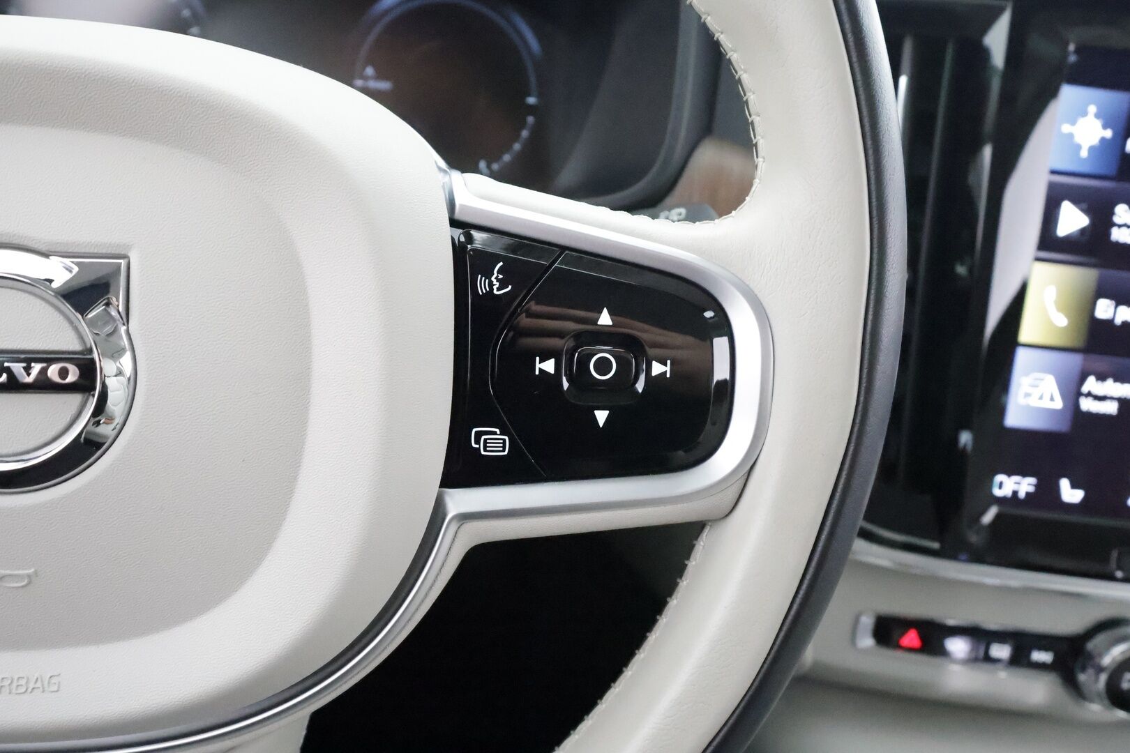 Volvo V90 2021 T8 TwE AWD Inscription aut * Pilot Assist / Muistipenkit / Webasto / Koukku / HUD / Sporttinahat / 360-kamera * - Kahdet Renkaat 