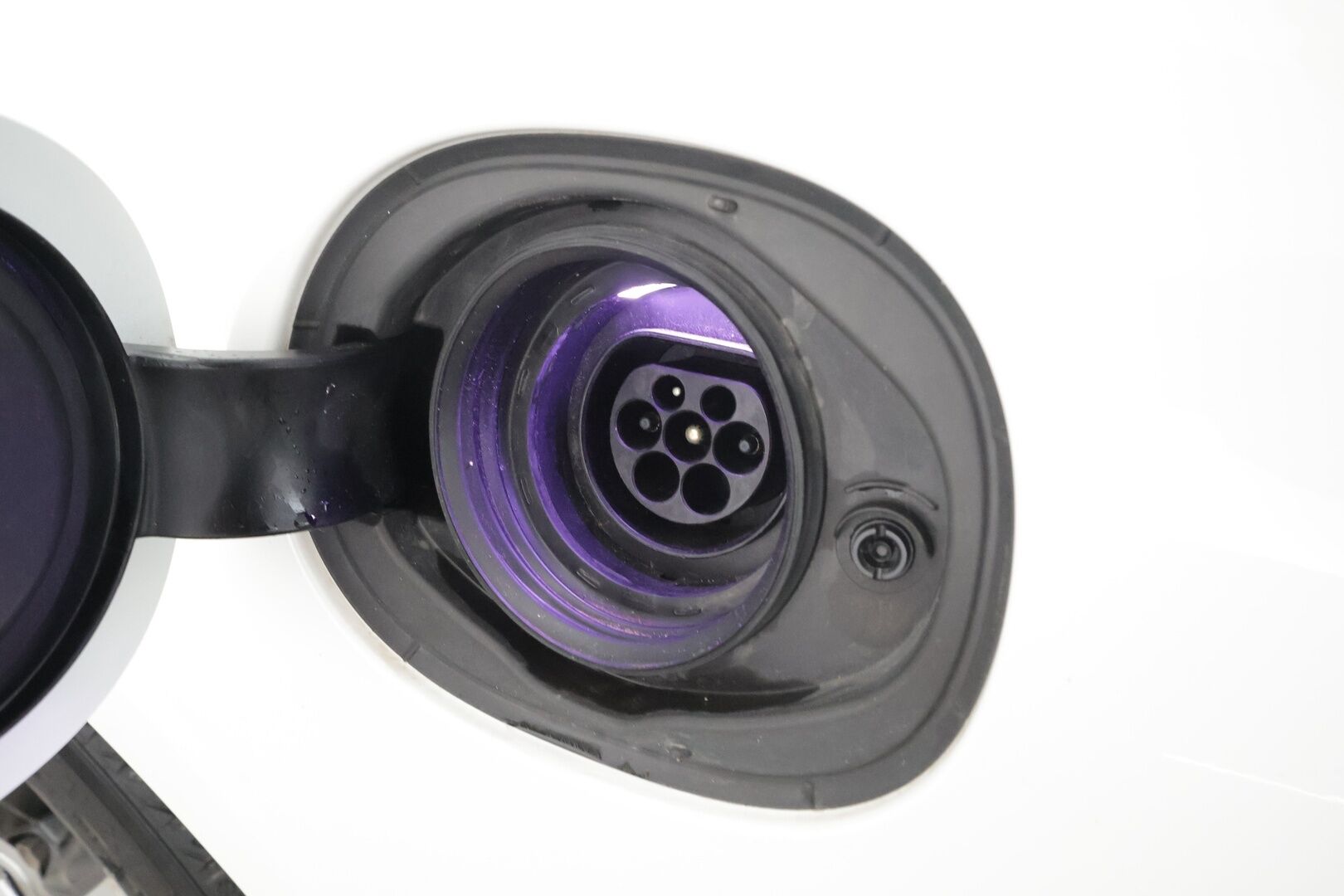 Volvo V90 2021 T8 TwE AWD Inscription aut * Pilot Assist / Muistipenkit / Webasto / Koukku / HUD / Sporttinahat / 360-kamera * - Kahdet Renkaat 