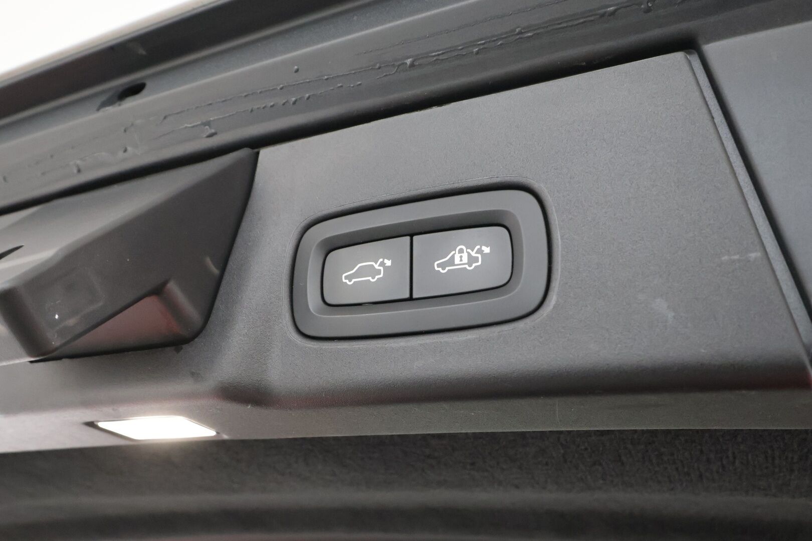 Volvo V90 2021 T8 TwE AWD Inscription aut * Pilot Assist / Muistipenkit / Webasto / Koukku / HUD / Sporttinahat / 360-kamera * - Kahdet Renkaat 