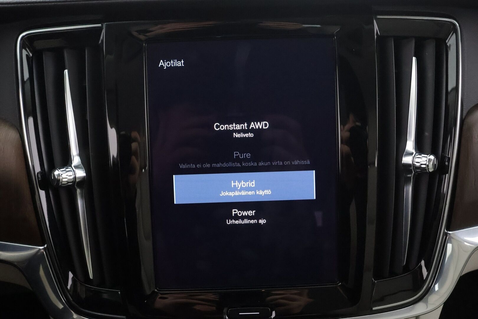 Volvo V90 2021 T8 TwE AWD Inscription aut * Pilot Assist / Muistipenkit / Webasto / Koukku / HUD / Sporttinahat / 360-kamera * - Kahdet Renkaat 