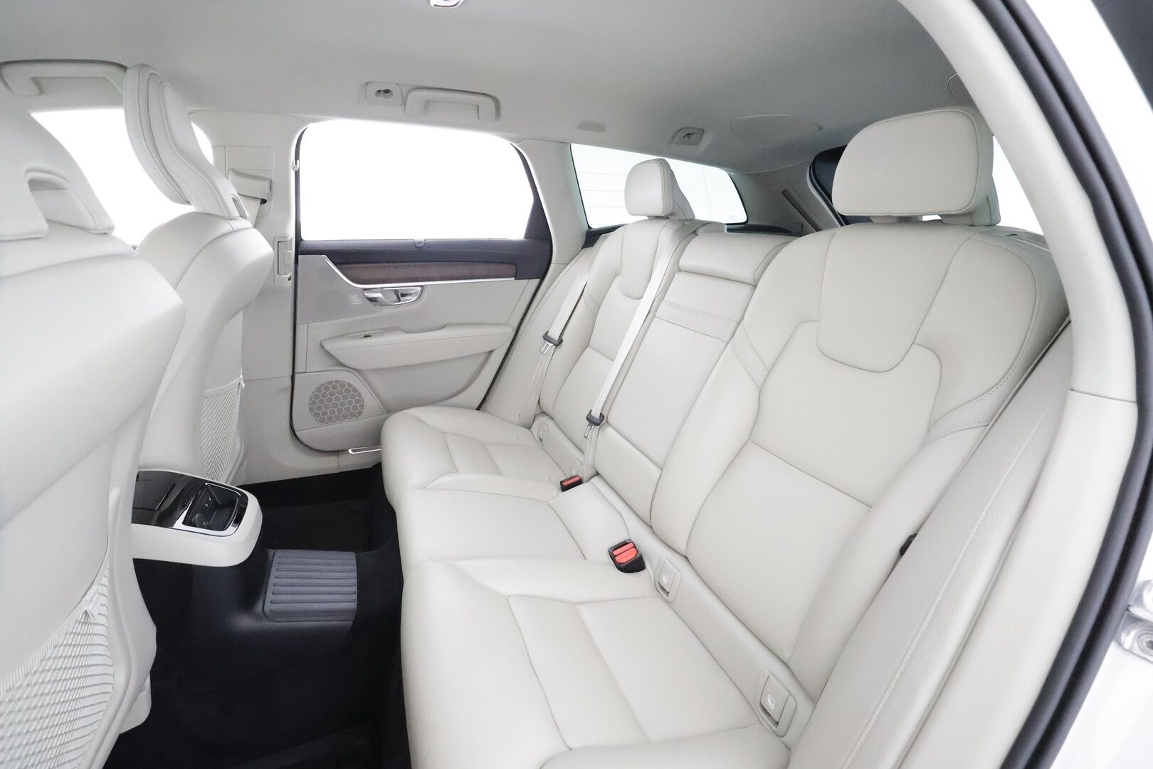 Volvo V90 2021 T8 TwE AWD Inscription aut * Pilot Assist / Muistipenkit / Webasto / Koukku / HUD / Sporttinahat / 360-kamera * - Kahdet Renkaat 