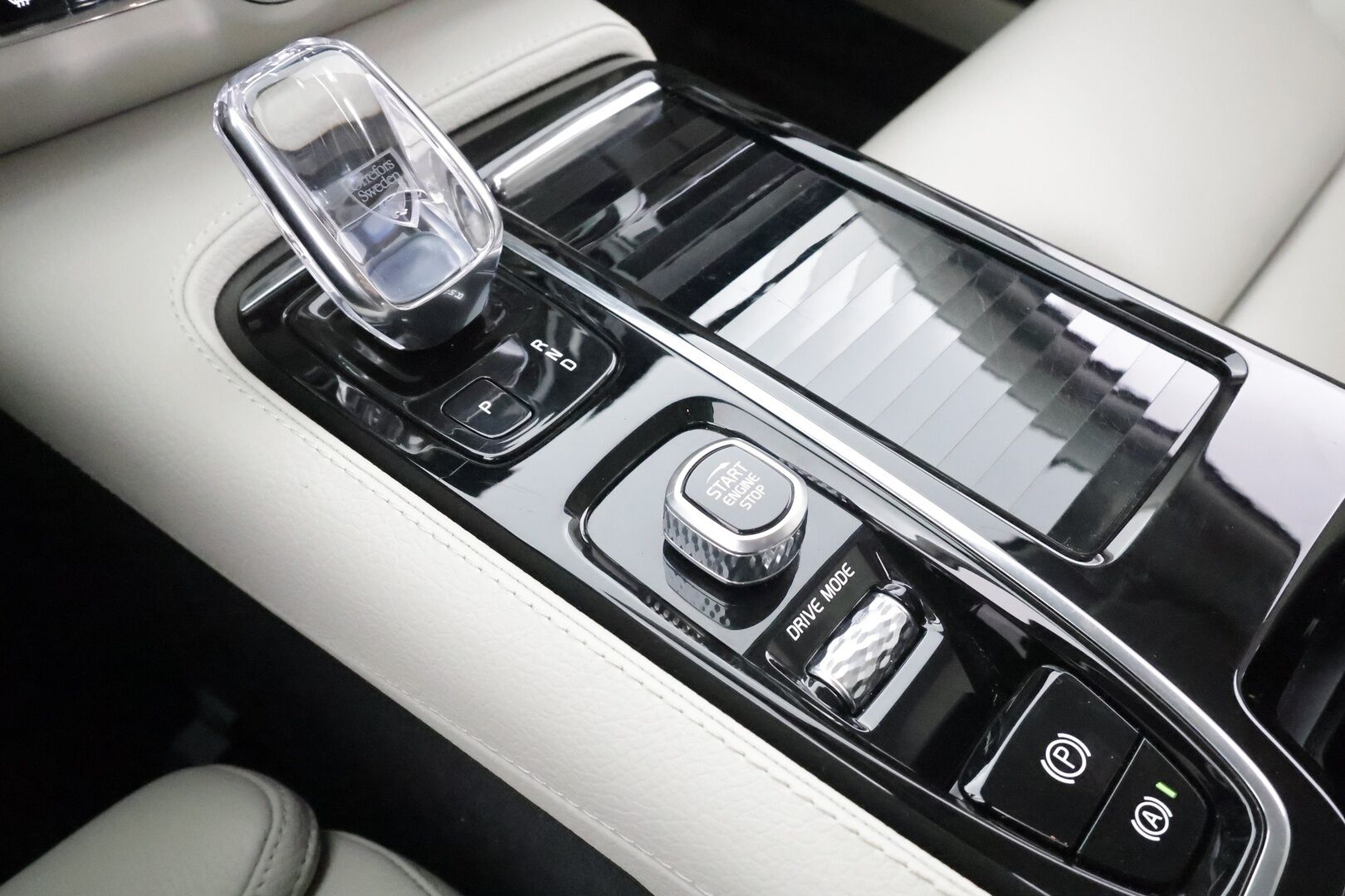 Volvo V90 2021 T8 TwE AWD Inscription aut * Pilot Assist / Muistipenkit / Webasto / Koukku / HUD / Sporttinahat / 360-kamera * - Kahdet Renkaat - HULLUT AVAJAISHULINAT KORKOTARJOUS 3,29 %