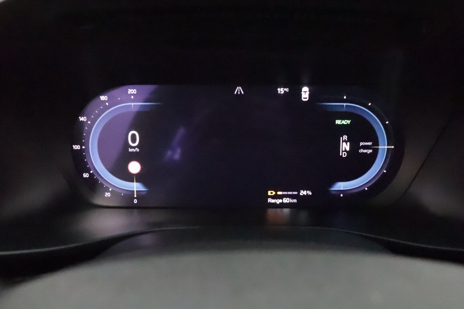Volvo XC40 2023 P8 Twin Plus - 3,99 % KORKOTARJOUS TÄHÄN AUTOON - 31.5. ASTI! - Lämpöpumppu / Koukku / P. Kamera / Adapt. Vakkari / Muistipenkki / Google Maps / 2x renkaat!