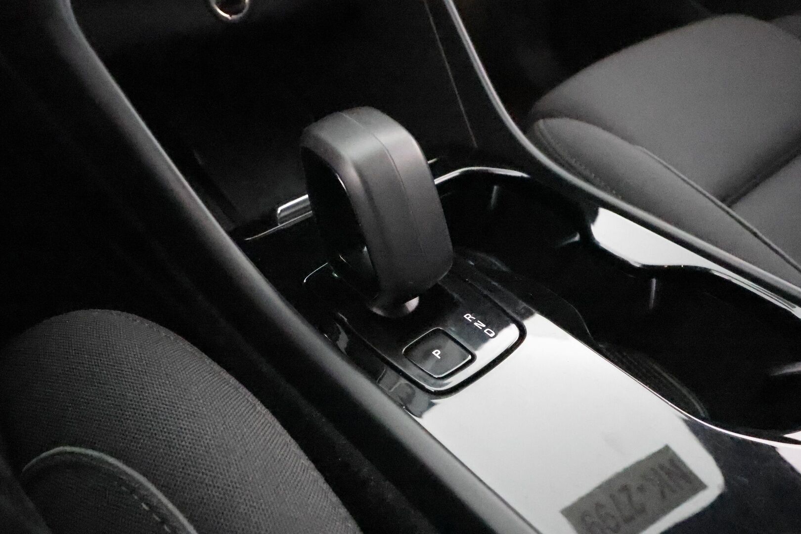 Volvo XC40 2023 P8 Twin Plus - 3,99 % KORKOTARJOUS TÄHÄN AUTOON - 31.5. ASTI! - Lämpöpumppu / Koukku / P. Kamera / Adapt. Vakkari / Muistipenkki / Google Maps / 2x renkaat!