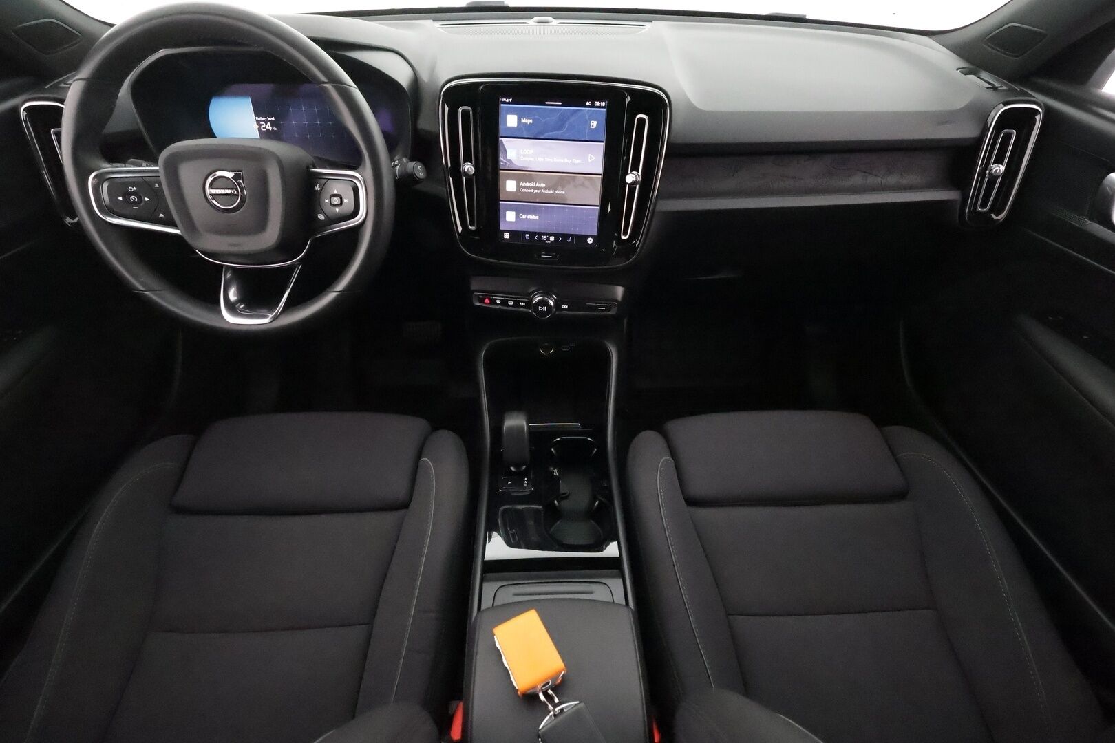 Volvo XC40 2023 P8 Twin Plus - 3,99 % KORKOTARJOUS TÄHÄN AUTOON - 31.5. ASTI! - Lämpöpumppu / Koukku / P. Kamera / Adapt. Vakkari / Muistipenkki / Google Maps / 2x renkaat!