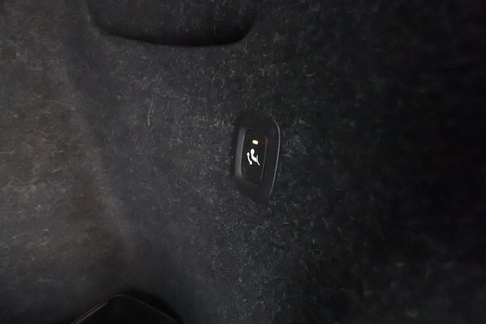 Volvo XC40 2023 P8 Twin Plus Lämpöpumppu / Koukku / P. Kamera / Adapt. Vakkari / Muistipenkki / Google Maps - 3,99 % KORKOTARJOUS TÄHÄN AUTOON - Lämpöpumppu / Koukku / P. Kamera / Adapt. Vakkari / Muistipenkki / Google Maps / 2x renkaat!