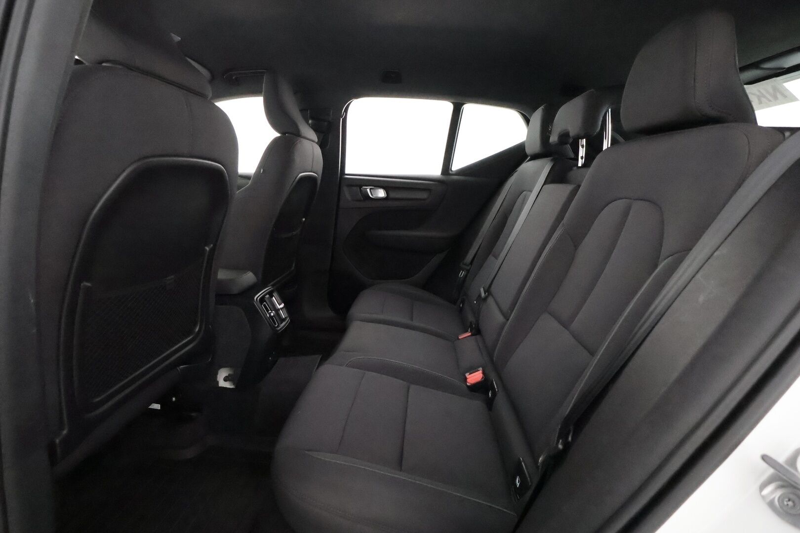 Volvo XC40 2023 P8 Twin Plus - 3,99 % KORKOTARJOUS TÄHÄN AUTOON - 31.5. ASTI! - Lämpöpumppu / Koukku / P. Kamera / Adapt. Vakkari / Muistipenkki / Google Maps / 2x renkaat!