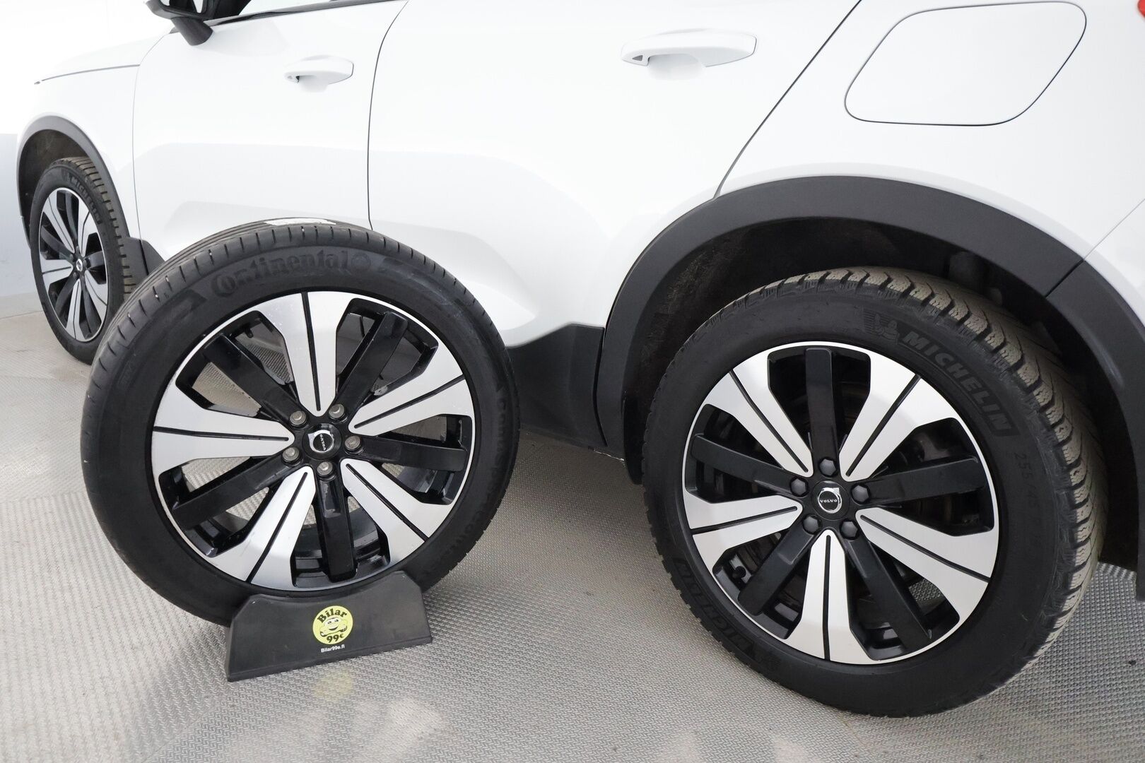 Volvo XC40 2023 P8 Twin Plus - 3,99 % KORKOTARJOUS TÄHÄN AUTOON - 31.5. ASTI! - Lämpöpumppu / Koukku / P. Kamera / Adapt. Vakkari / Muistipenkki / Google Maps / 2x renkaat!