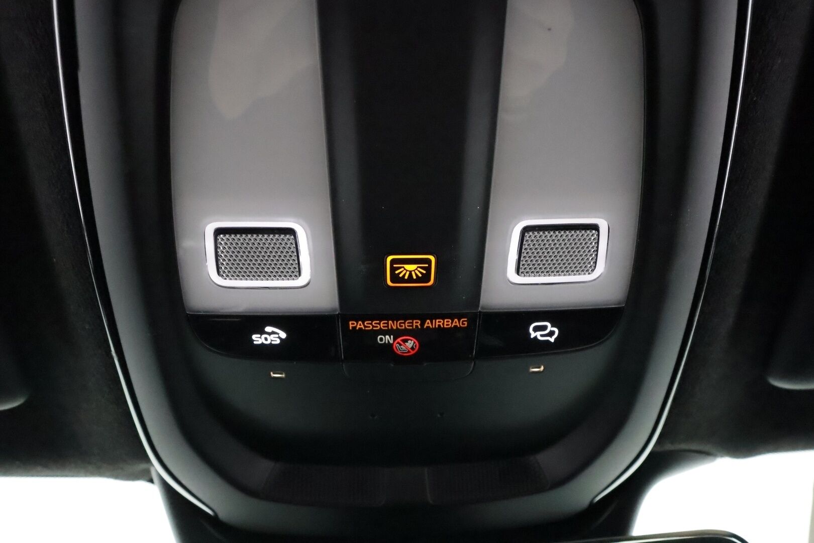 Volvo XC40 2023 P8 Twin Plus - 3,99 % KORKOTARJOUS TÄHÄN AUTOON - 31.5. ASTI! - Lämpöpumppu / Koukku / P. Kamera / Adapt. Vakkari / Muistipenkki / Google Maps / 2x renkaat!