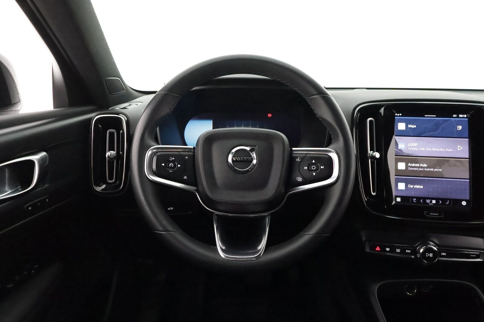 Volvo XC40 2023 P8 Twin Plus - 3,99 % KORKOTARJOUS TÄHÄN AUTOON - 31.5. ASTI! - Lämpöpumppu / Koukku / P. Kamera / Adapt. Vakkari / Muistipenkki / Google Maps / 2x renkaat!