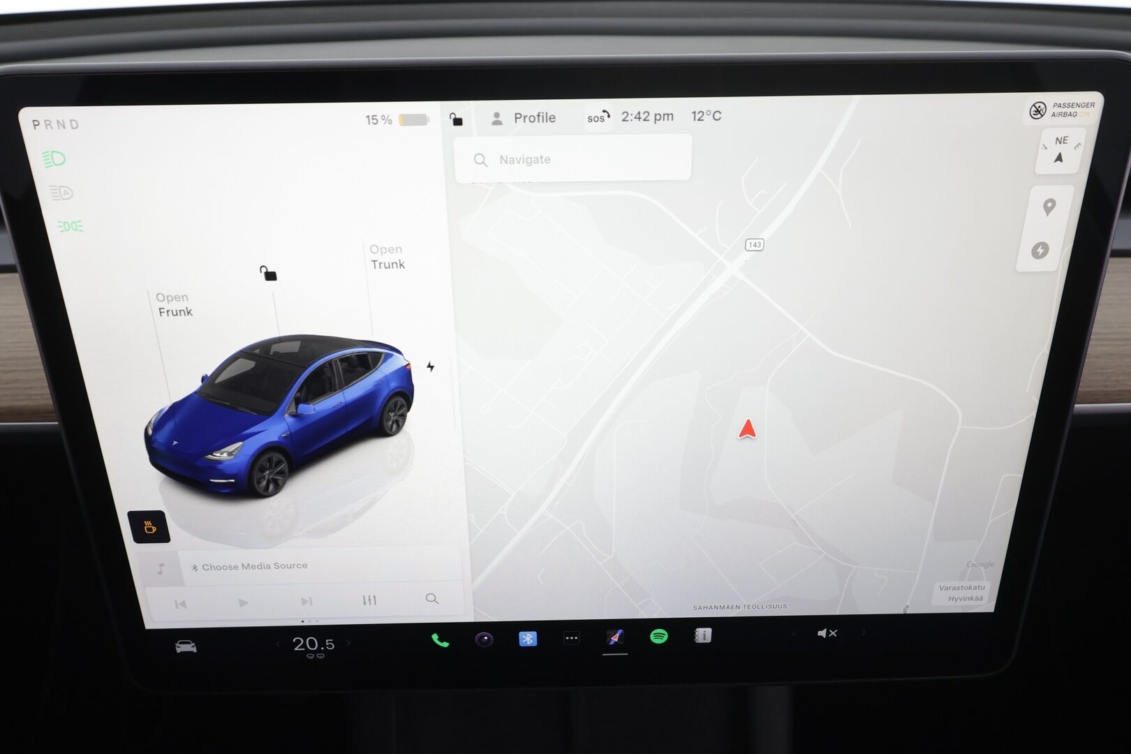 Tesla Model Y 2025 Long Range 7-Paikkainen * Lasikatto / Koukku / ILP / Matrix LED / Premium Audio / P.kamera / Nahat * - 1.Om Suomi-auto / Akku kuntotarkastettu SoH 97,2% / Kahdet renkaat aluvanteilla