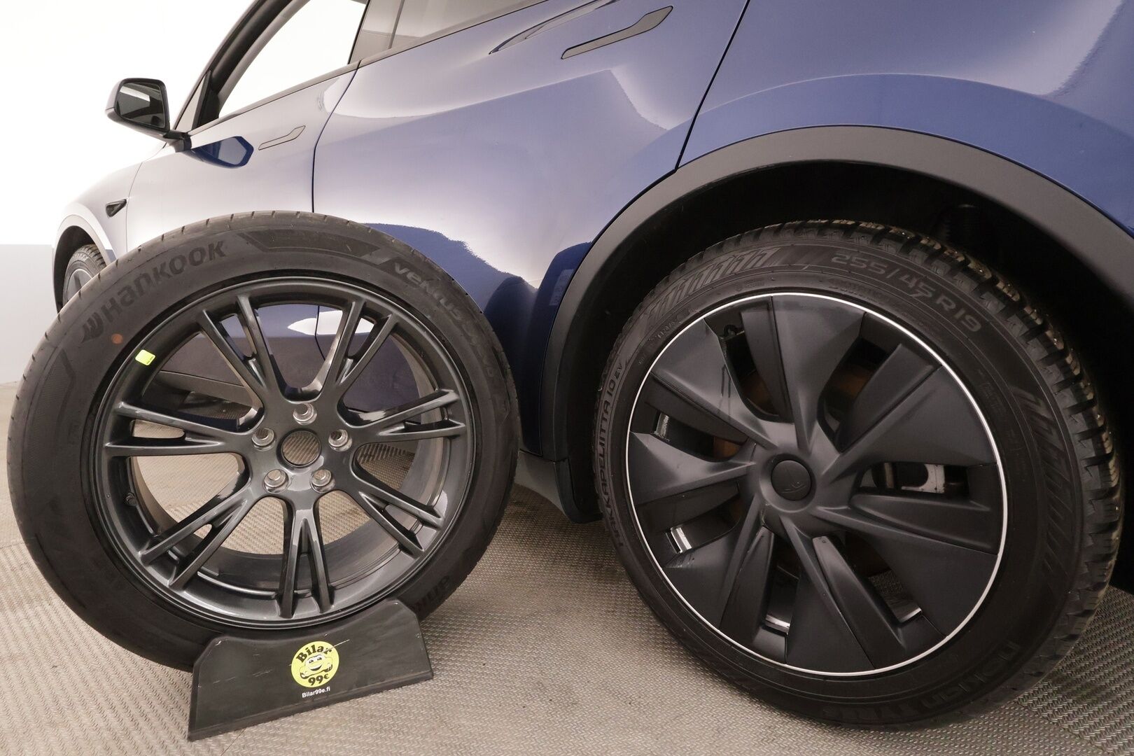 Tesla Model Y 2025 Long Range 7-Paikkainen * Lasikatto / Koukku / ILP / Matrix LED / Premium Audio / P.kamera / Nahat * - 1.Om Suomi-auto / Akku kuntotarkastettu SoH 97,2% / Kahdet renkaat aluvanteilla