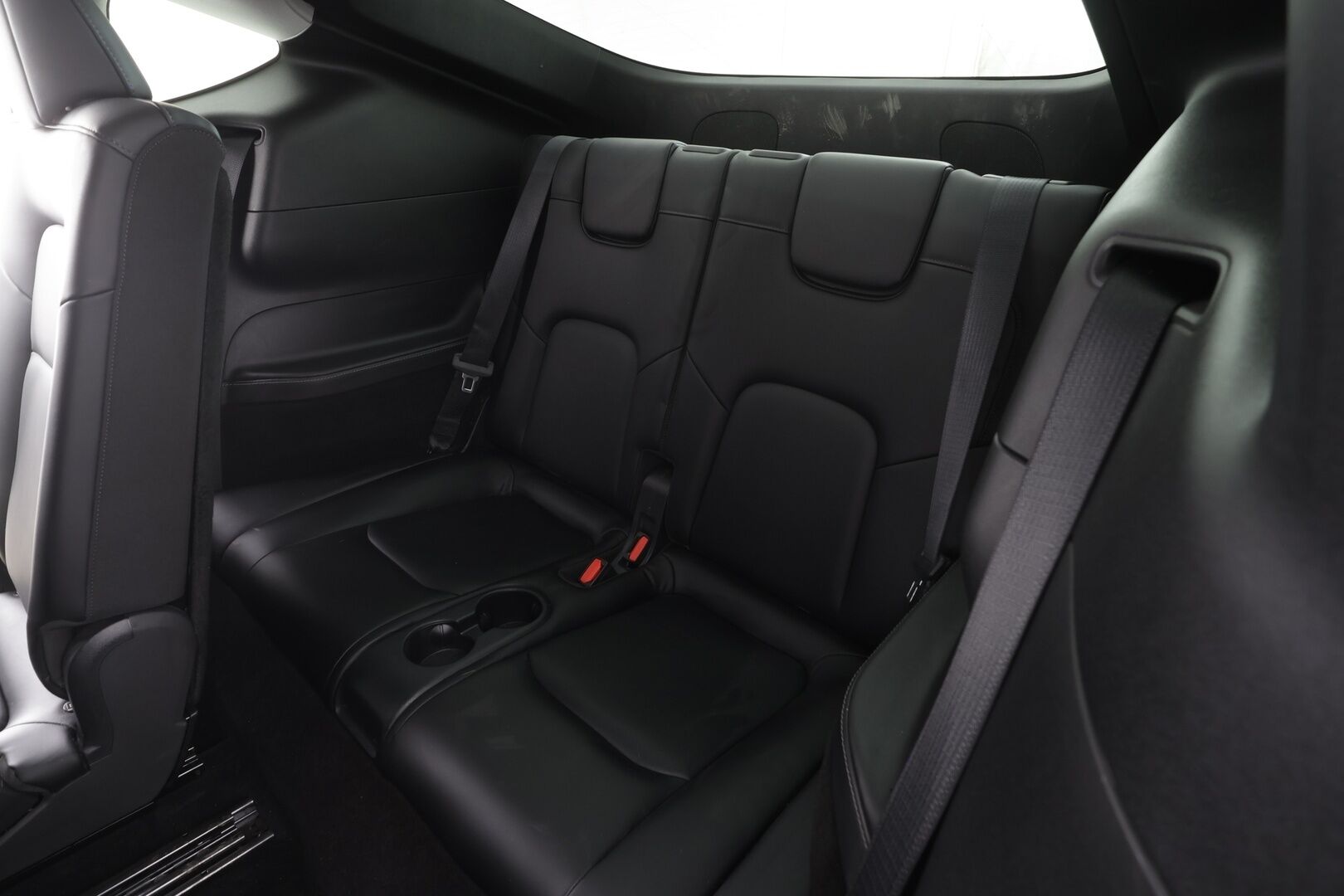 Tesla Model Y 2025 Long Range 7-Paikkainen * Lasikatto / Koukku / ILP / Matrix LED / Premium Audio / P.kamera / Nahat * - 1.Om Suomi-auto / Akku kuntotarkastettu SoH 97,2% / Kahdet renkaat aluvanteilla