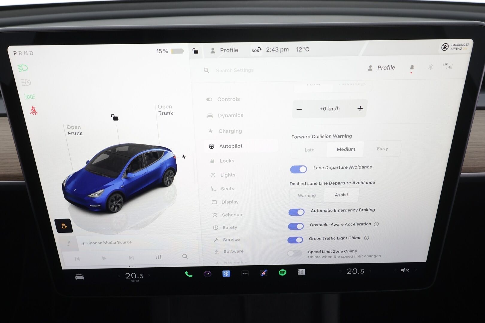Tesla Model Y 2025 Long Range 7-Paikkainen * Lasikatto / Koukku / ILP / Matrix LED / Premium Audio / P.kamera / Nahat * - 1.Om Suomi-auto / Akku kuntotarkastettu SoH 97,2% / Kahdet renkaat aluvanteilla