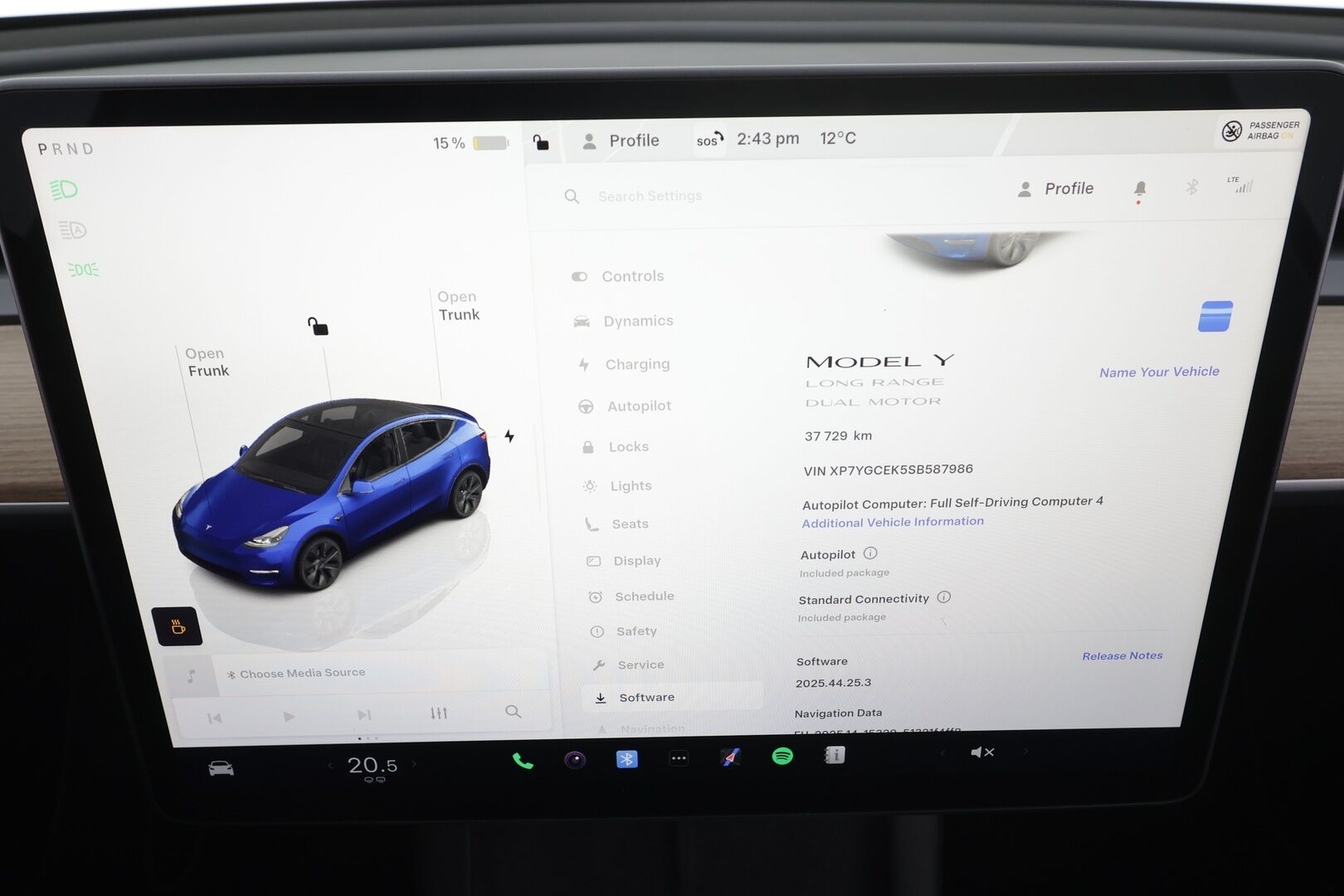 Tesla Model Y 2025 Long Range 7-Paikkainen * Lasikatto / Koukku / ILP / Matrix LED / Premium Audio / P.kamera / Nahat * - 1.Om Suomi-auto / Akku kuntotarkastettu SoH 97,2% / Kahdet renkaat aluvanteilla