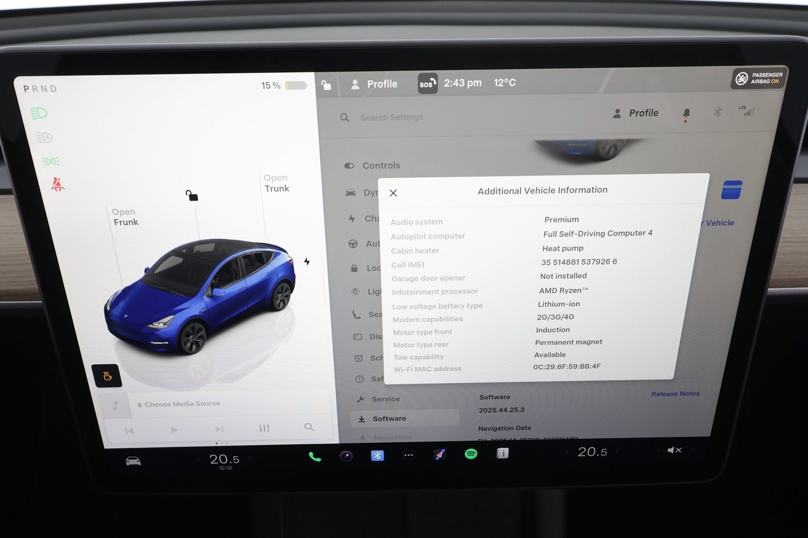 Tesla Model Y 2025 Long Range 7-Paikkainen * Lasikatto / Koukku / ILP / Matrix LED / Premium Audio / P.kamera / Nahat * - 1.Om Suomi-auto / Akku kuntotarkastettu SoH 97,2% / Kahdet renkaat aluvanteilla