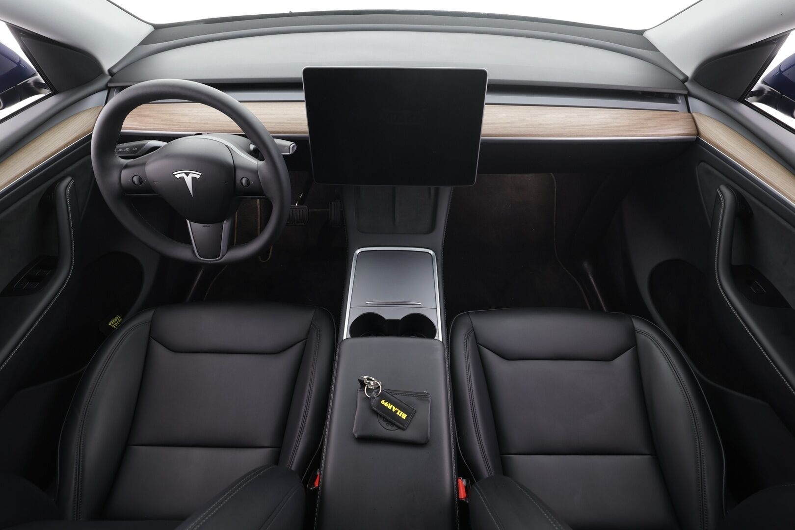 Tesla Model Y 2025 Long Range 7-Paikkainen * Lasikatto / Koukku / ILP / Matrix LED / Premium Audio / P.kamera / Nahat * - 1.Om Suomi-auto / Akku kuntotarkastettu SoH 97,2% / Kahdet renkaat aluvanteilla